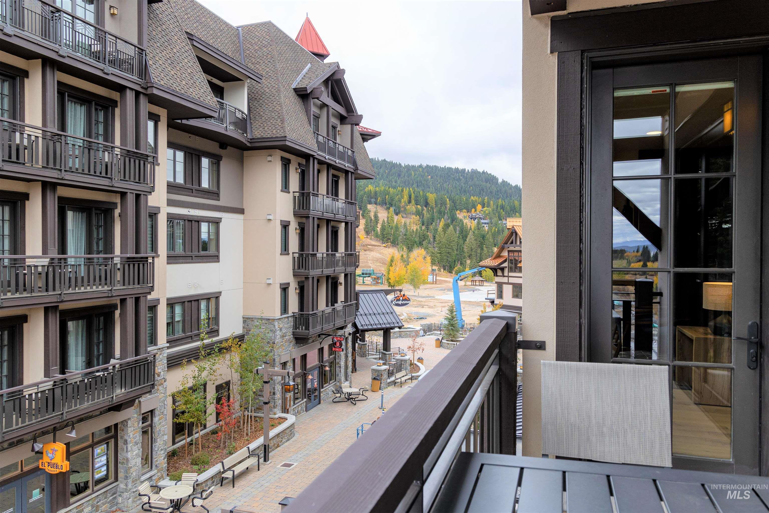 760 Village Dr, Donnelly, Idaho 83615, 1 Bedroom, 1.5 Bathrooms, Residential For Sale, Price $689,000,MLS 98959275