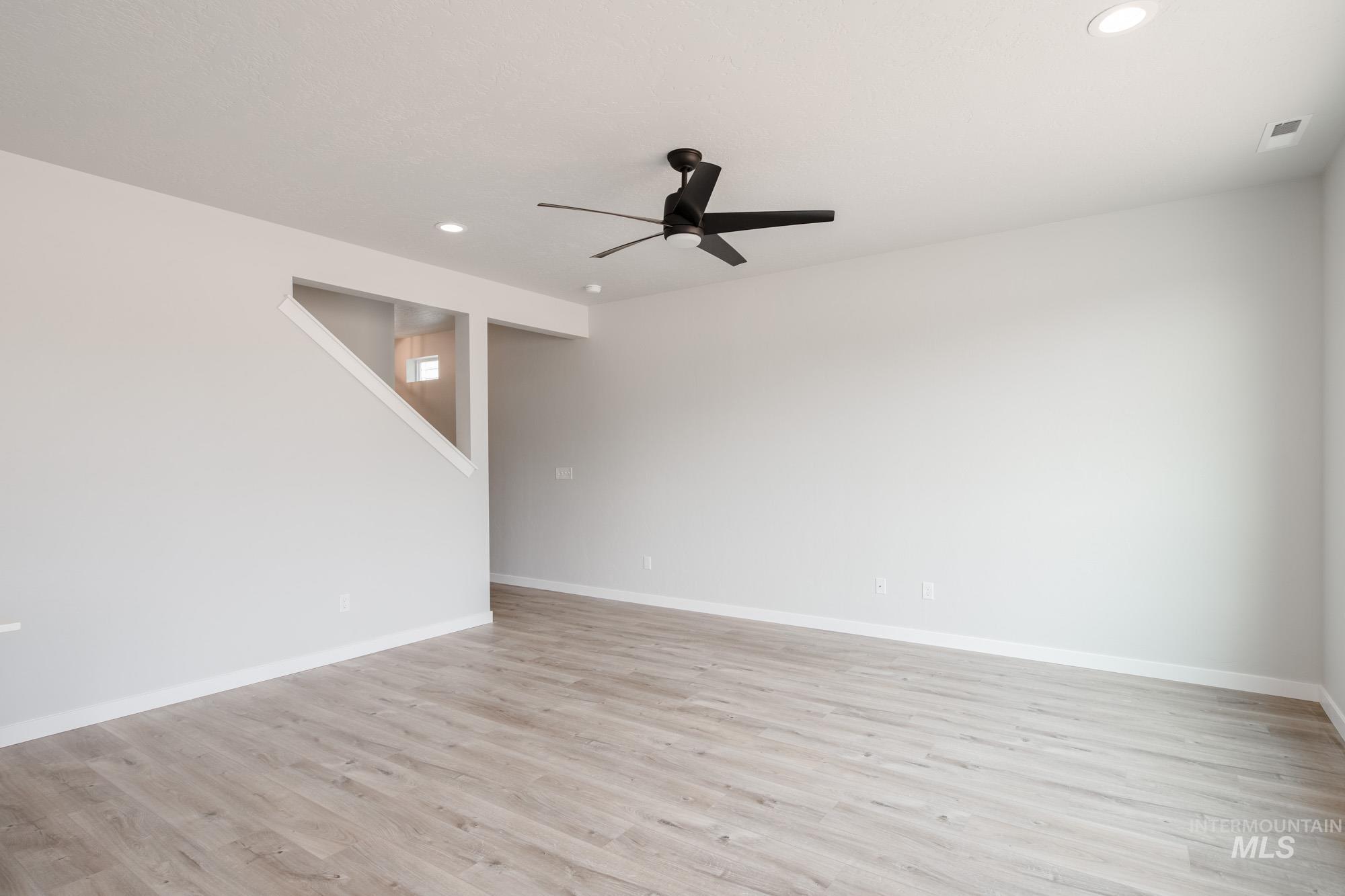 4960 S Amorita Ave, Meridian, Idaho 83642, 3 Bedrooms, 2.5 Bathrooms, Residential For Sale, Price $424,990,MLS 98959329