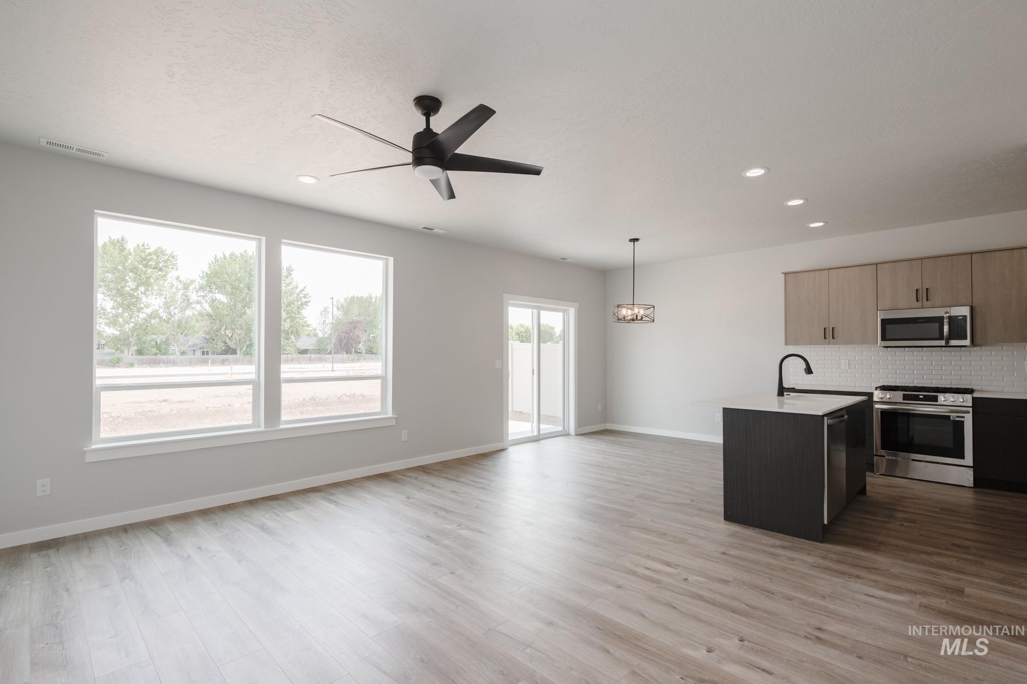 4960 S Amorita Ave, Meridian, Idaho 83642, 3 Bedrooms, 2.5 Bathrooms, Residential For Sale, Price $424,990,MLS 98959329