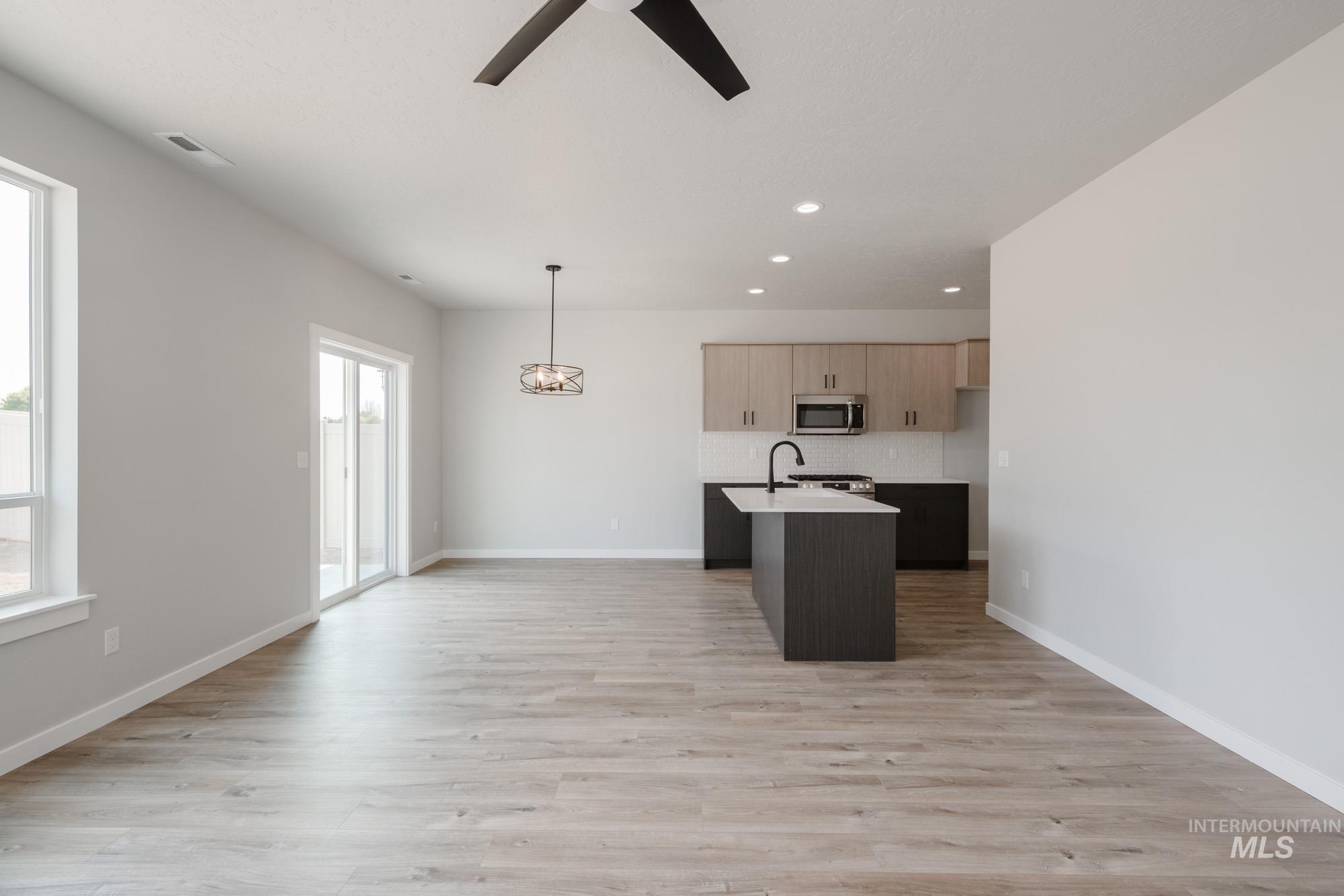 4960 S Amorita Ave, Meridian, Idaho 83642, 3 Bedrooms, 2.5 Bathrooms, Residential For Sale, Price $424,990,MLS 98959329