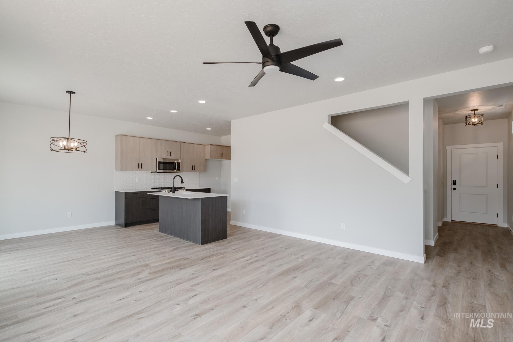 4960 S Amorita Ave, Meridian, Idaho 83642, 3 Bedrooms, 2.5 Bathrooms, Residential For Sale, Price $424,990,MLS 98959329