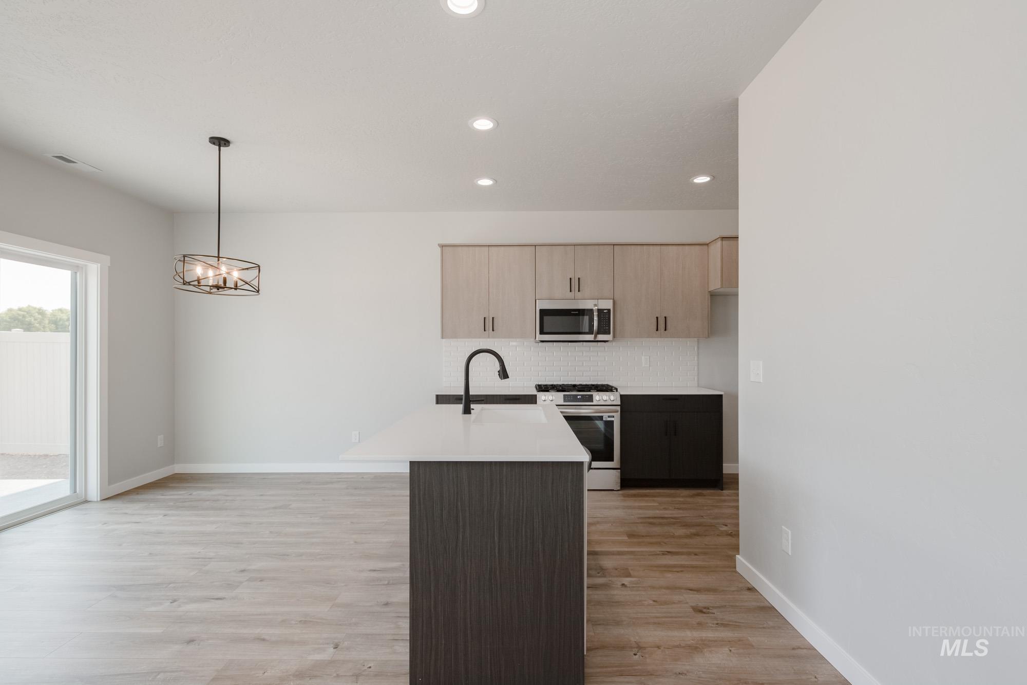 4960 S Amorita Ave, Meridian, Idaho 83642, 3 Bedrooms, 2.5 Bathrooms, Residential For Sale, Price $424,990,MLS 98959329