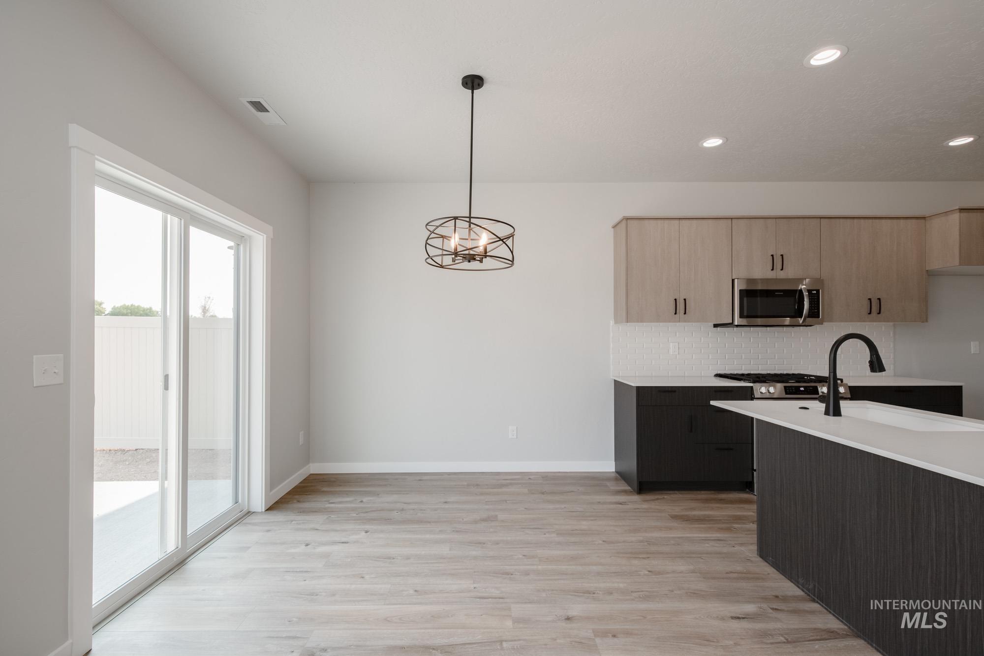 4960 S Amorita Ave, Meridian, Idaho 83642, 3 Bedrooms, 2.5 Bathrooms, Residential For Sale, Price $424,990,MLS 98959329