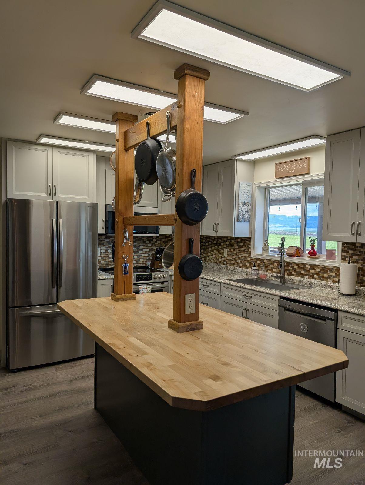 232 Camas Road, Grangeville, Idaho 83530, 3 Bedrooms, 3 Bathrooms, Residential For Sale, Price $699,000, 98959376