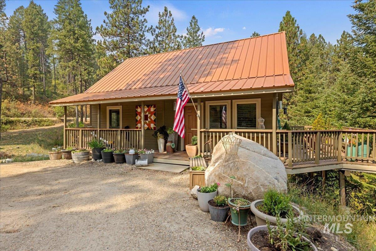 70 Castle Mountain Dr, Garden Valley, Idaho 83622, 2 Bedrooms, 2 Bathrooms, Residential For Sale, Price $575,000,MLS 98959389