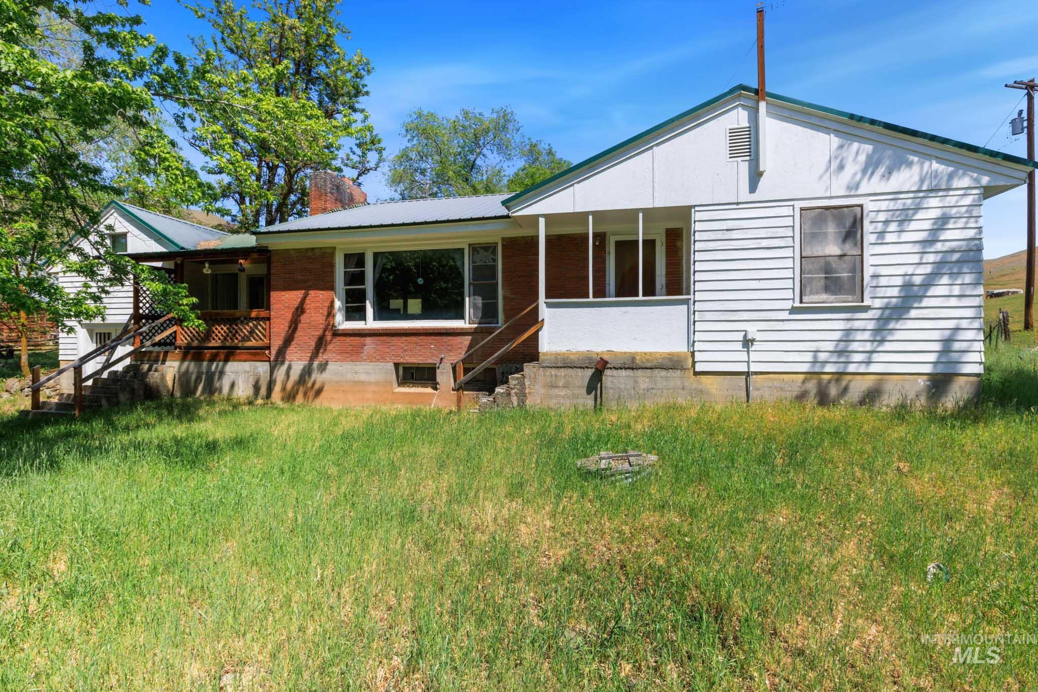 5208 Highway 52, Horseshoe Bend, Idaho 83629, 2 Bedrooms, 1 Bathroom, Farm & Ranch For Sale, Price $799,900, 98959400
