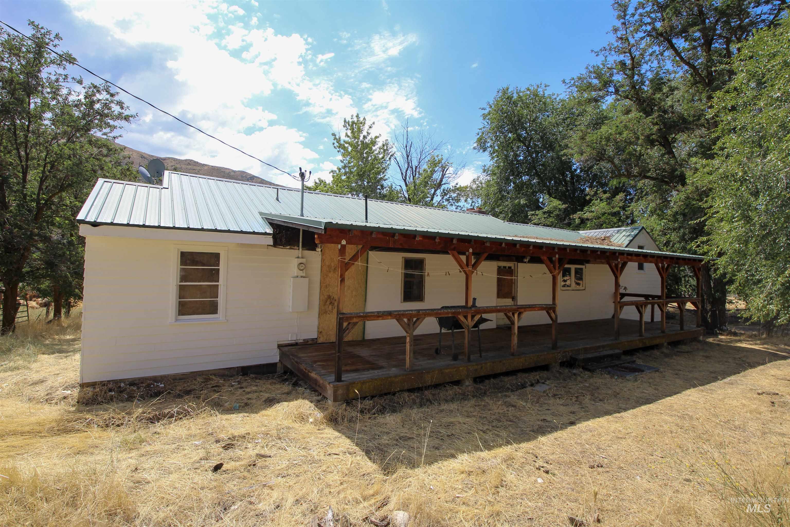 5208 Highway 52, Horseshoe Bend, Idaho 83629, 2 Bedrooms, 1 Bathroom, Farm & Ranch For Sale, Price $799,900,MLS 98959400