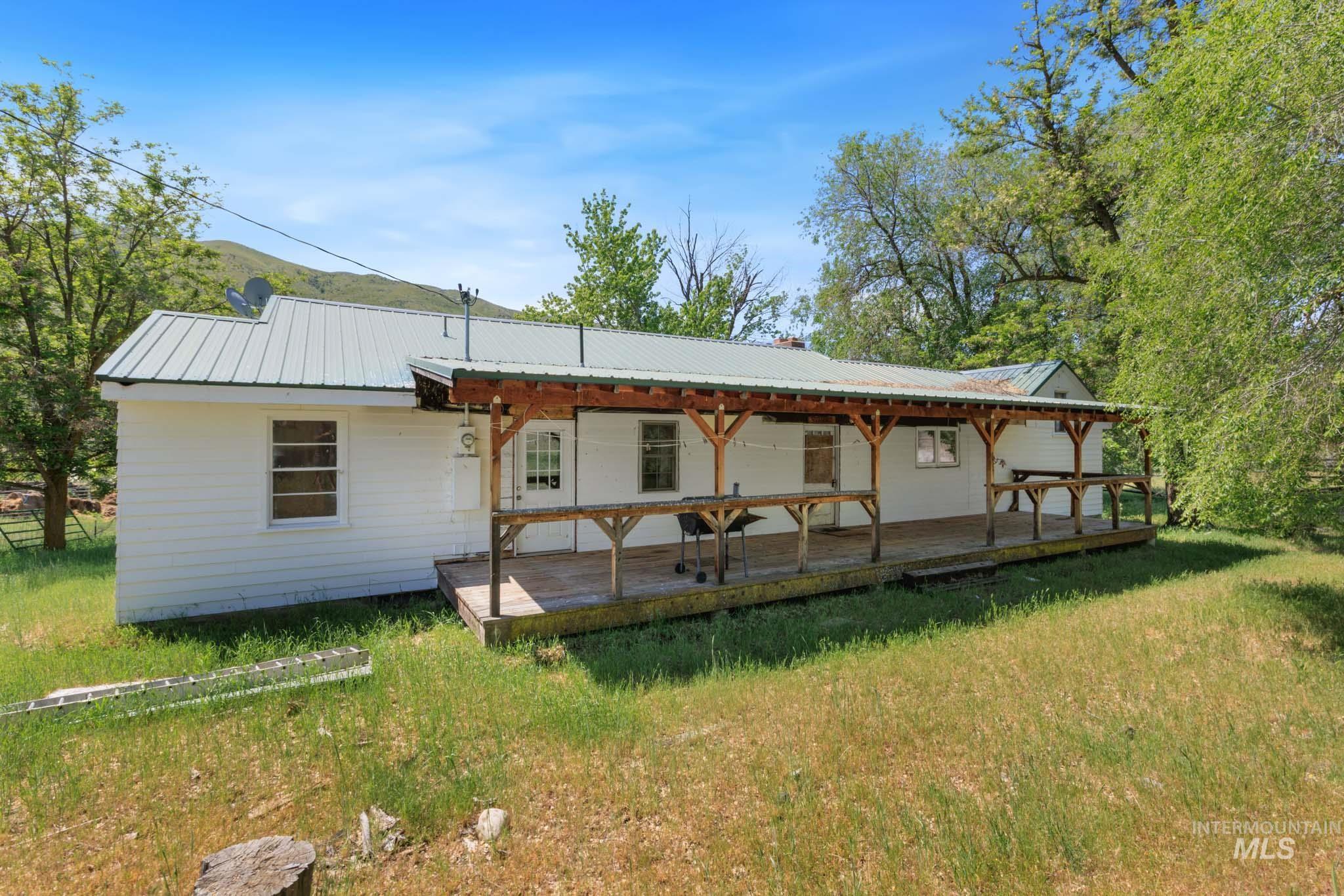 5208 Highway 52, Horseshoe Bend, Idaho 83629, 2 Bedrooms, 1 Bathroom, Farm & Ranch For Sale, Price $799,900,MLS 98959400