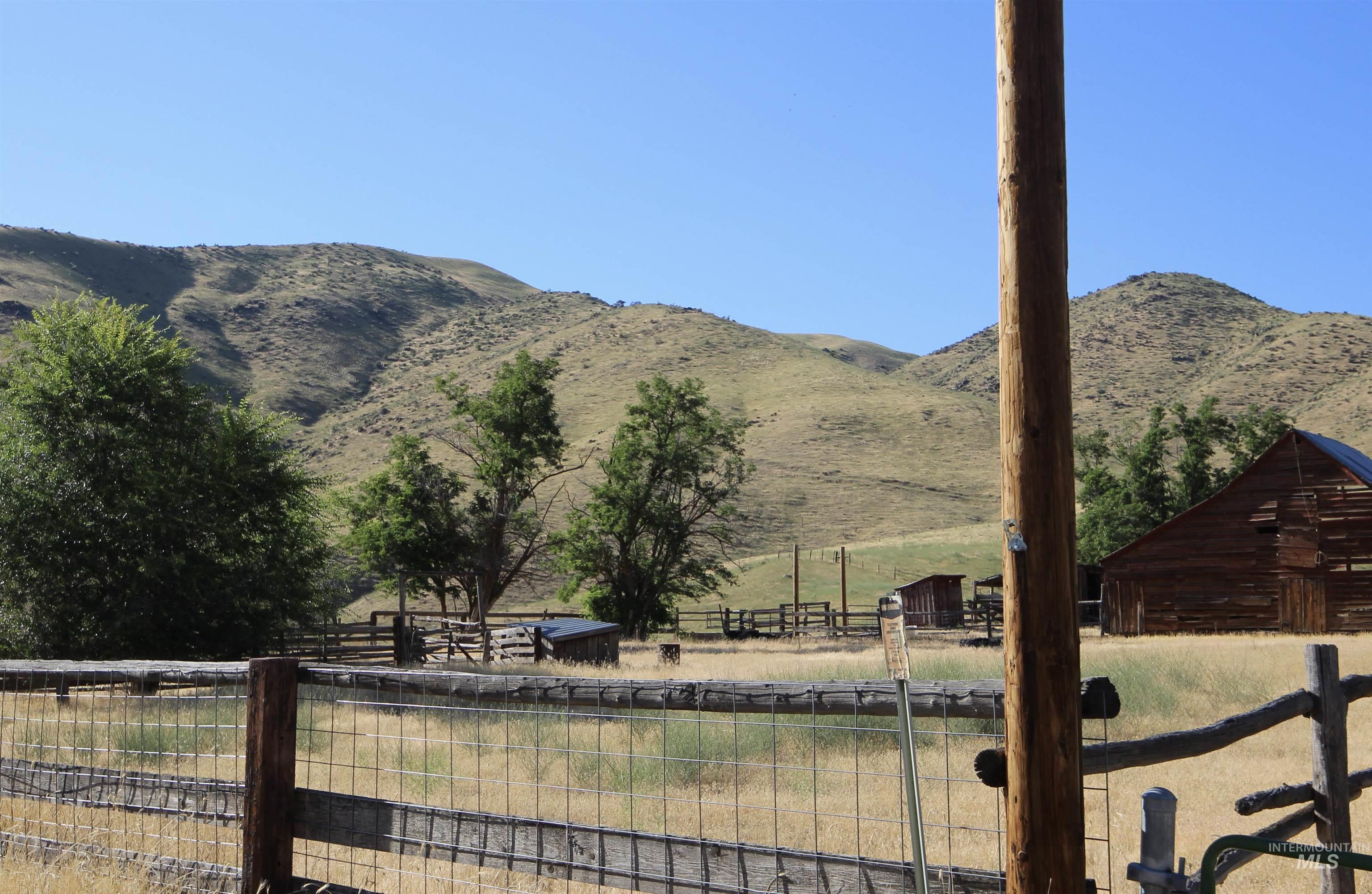 5208 Highway 52, Horseshoe Bend, Idaho 83629, 2 Bedrooms, 1 Bathroom, Farm & Ranch For Sale, Price $799,900,MLS 98959400