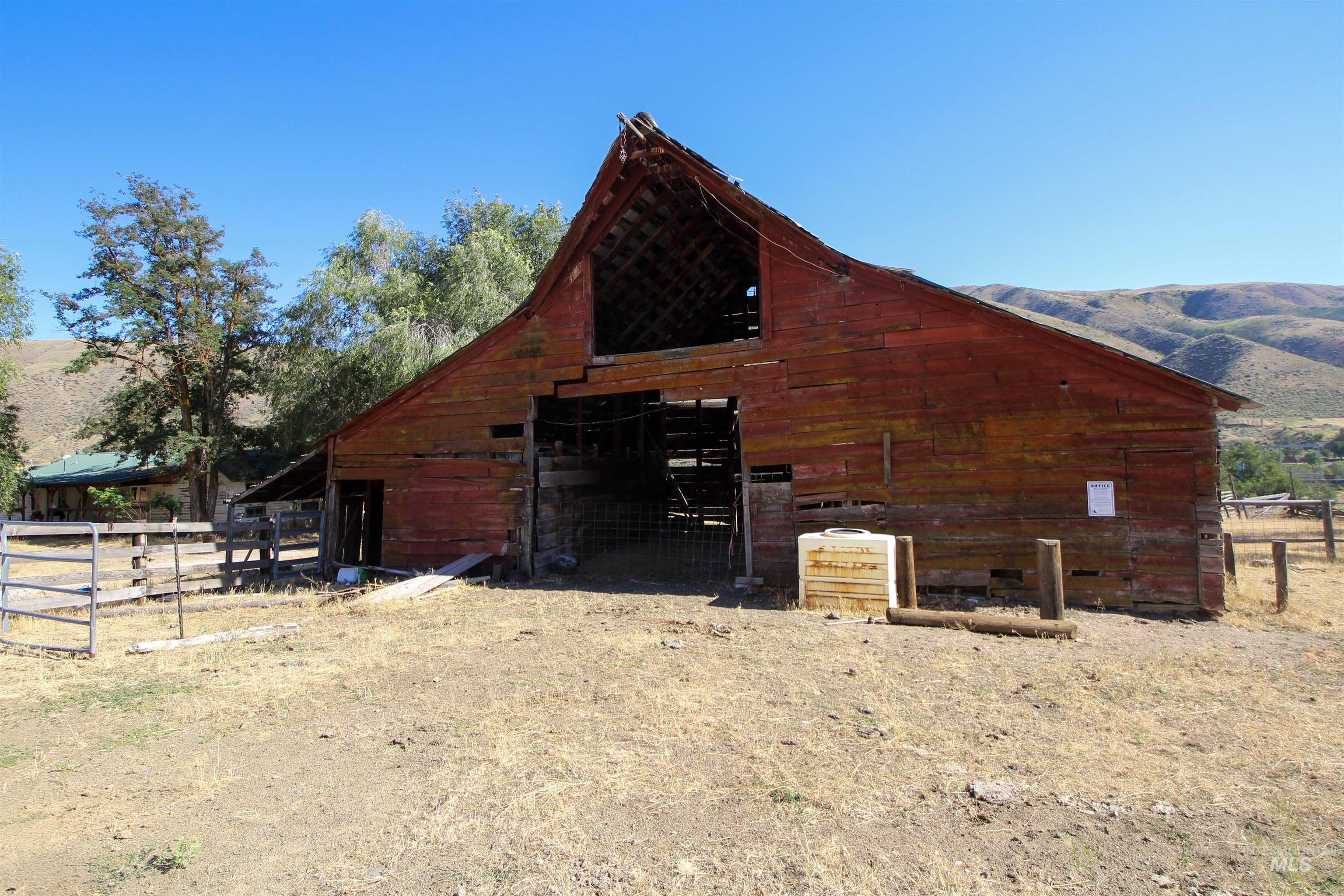 5208 Highway 52, Horseshoe Bend, Idaho 83629, 2 Bedrooms, 1 Bathroom, Farm & Ranch For Sale, Price $799,900,MLS 98959400