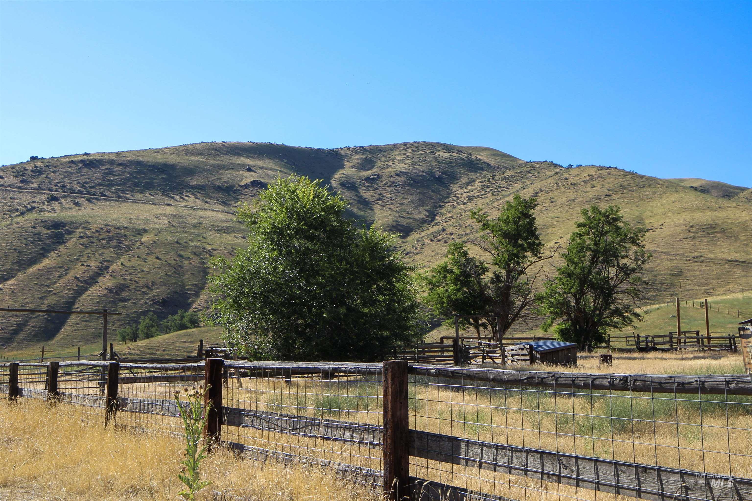 5208 Highway 52, Horseshoe Bend, Idaho 83629, 2 Bedrooms, 1 Bathroom, Farm & Ranch For Sale, Price $799,900,MLS 98959400