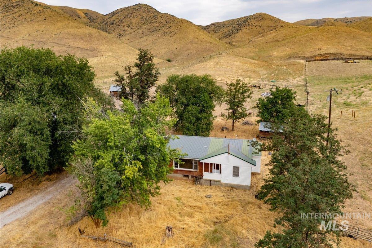 5208 Highway 52, Horseshoe Bend, Idaho 83629, 2 Bedrooms, 1 Bathroom, Farm & Ranch For Sale, Price $799,900,MLS 98959400