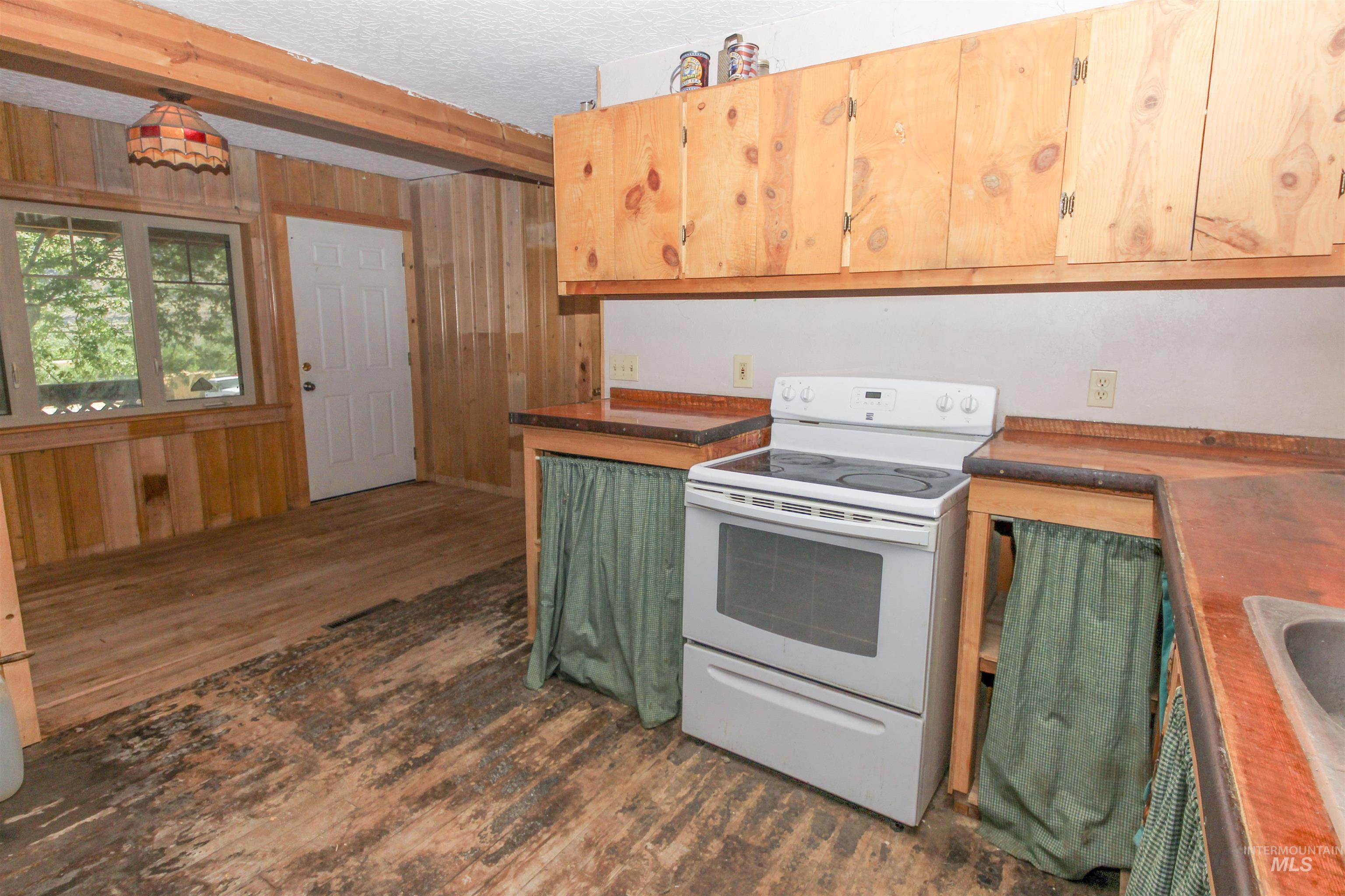 5208 Highway 52, Horseshoe Bend, Idaho 83629, 2 Bedrooms, 1 Bathroom, Farm & Ranch For Sale, Price $799,900,MLS 98959400
