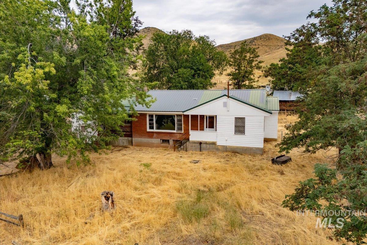 5208 Highway 52, Horseshoe Bend, Idaho 83629, 2 Bedrooms, 1 Bathroom, Residential For Sale, Price $799,900, 98959402