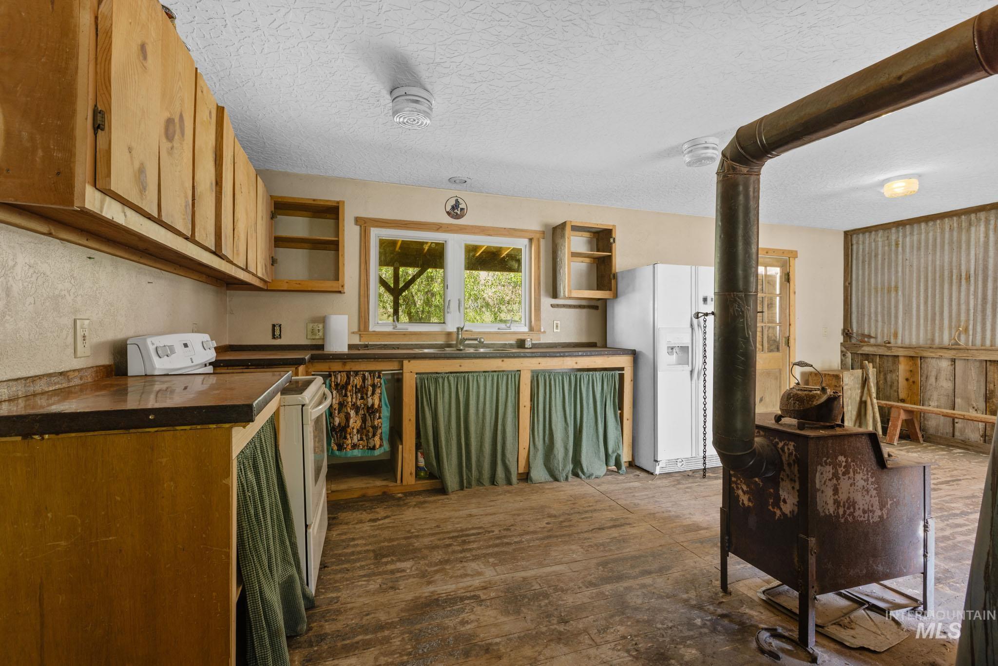 5208 Highway 52, Horseshoe Bend, Idaho 83629, 2 Bedrooms, 1 Bathroom, Residential For Sale, Price $799,900, 98959402