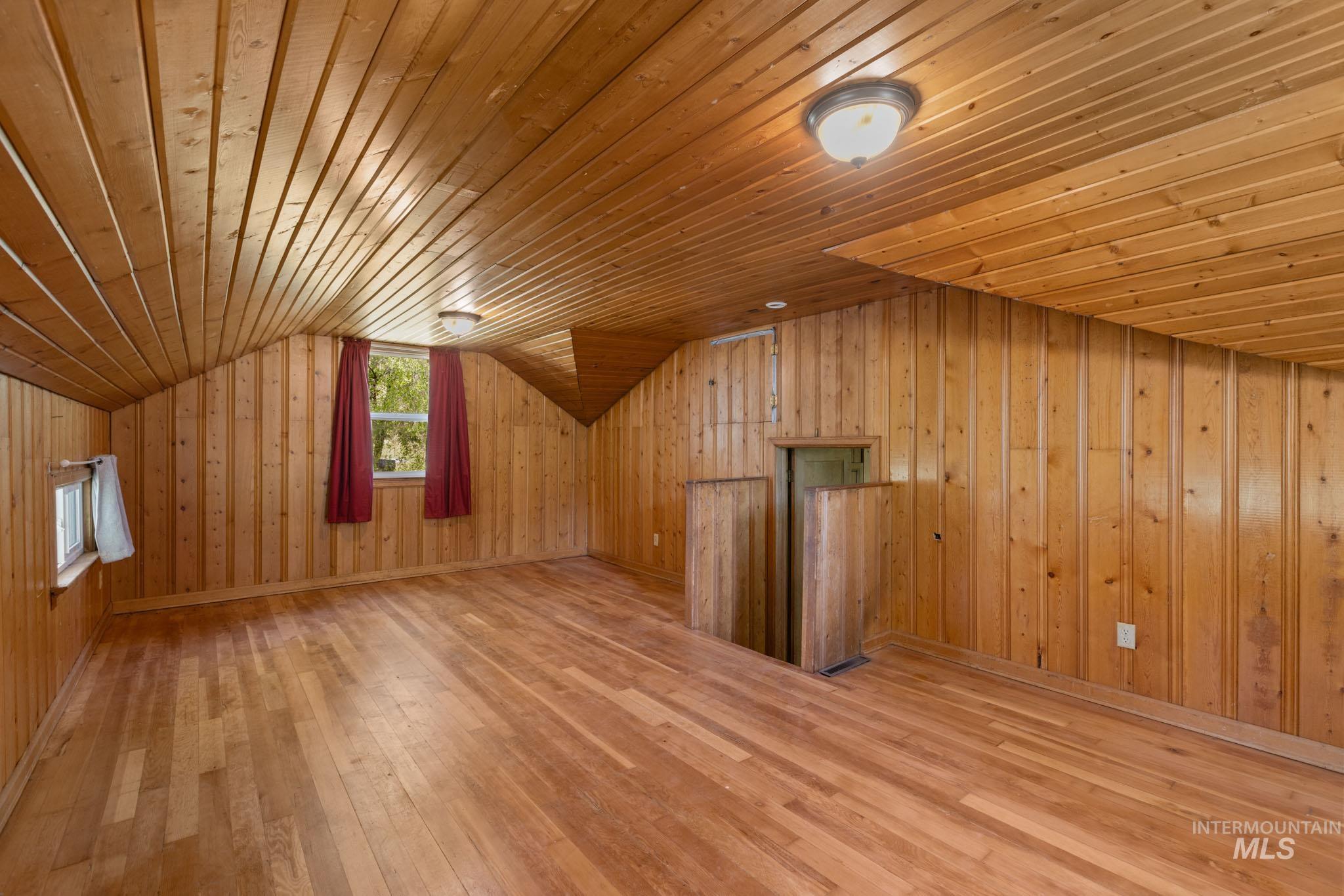 5208 Highway 52, Horseshoe Bend, Idaho 83629, 2 Bedrooms, 1 Bathroom, Residential For Sale, Price $799,900, 98959402