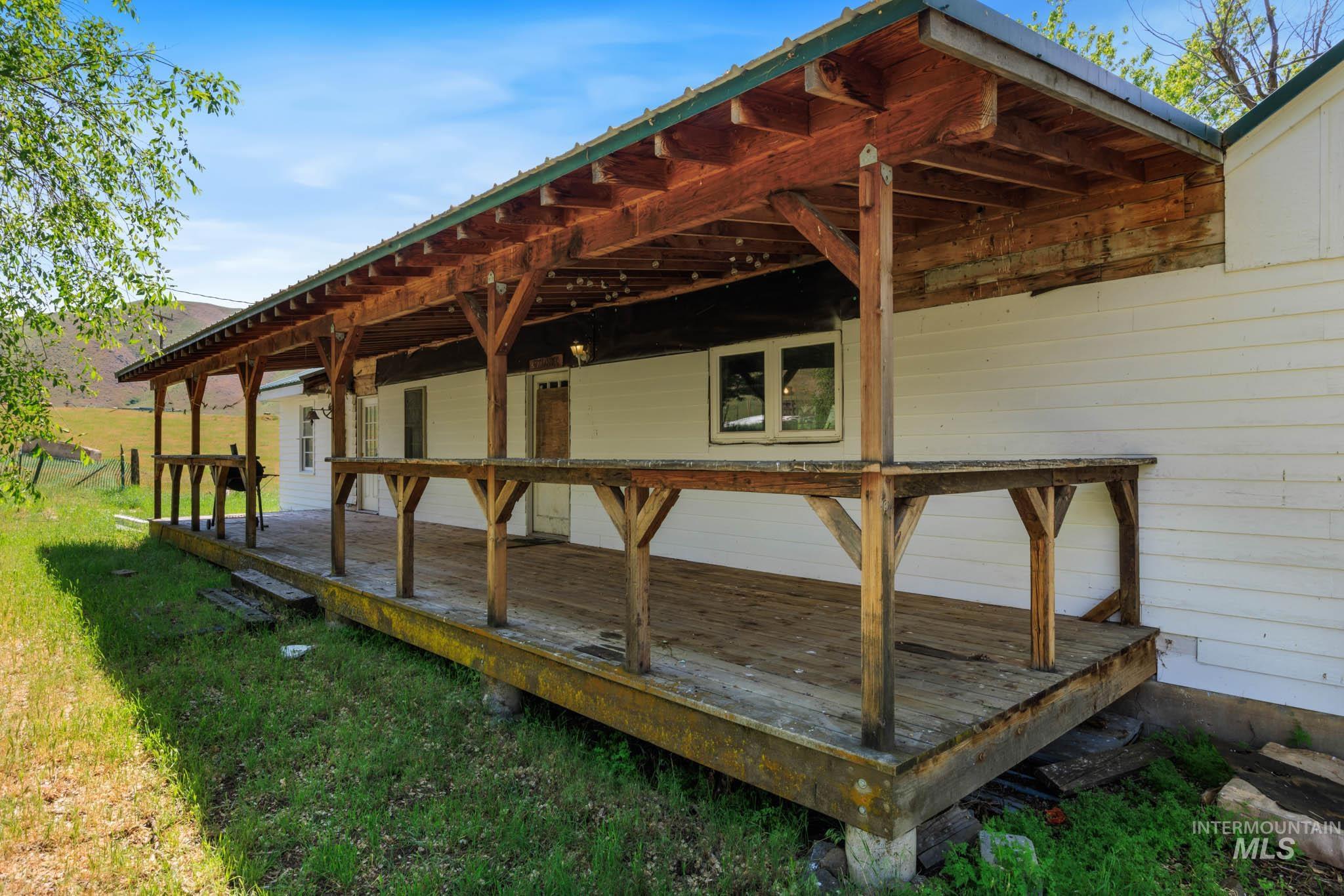 5208 Highway 52, Horseshoe Bend, Idaho 83629, 2 Bedrooms, 1 Bathroom, Residential For Sale, Price $799,900, 98959402