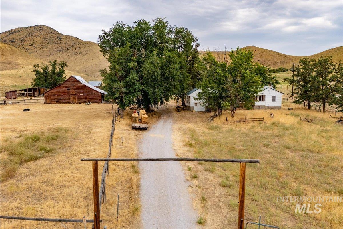 5208 Highway 52, Horseshoe Bend, Idaho 83629, 2 Bedrooms, 1 Bathroom, Residential For Sale, Price $799,900, 98959402