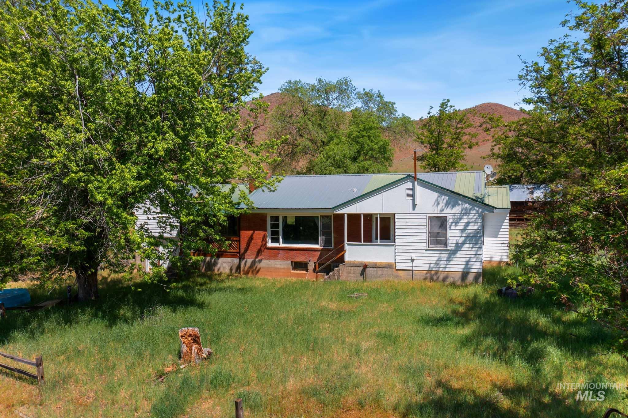 5208 Highway 52, Horseshoe Bend, Idaho 83629, 2 Bedrooms, 1 Bathroom, Residential For Sale, Price $799,900, 98959402
