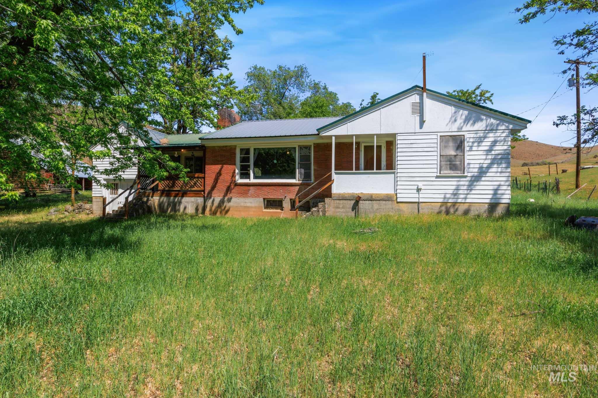 5208 Highway 52, Horseshoe Bend, Idaho 83629, 2 Bedrooms, 1 Bathroom, Residential For Sale, Price $799,900, 98959402