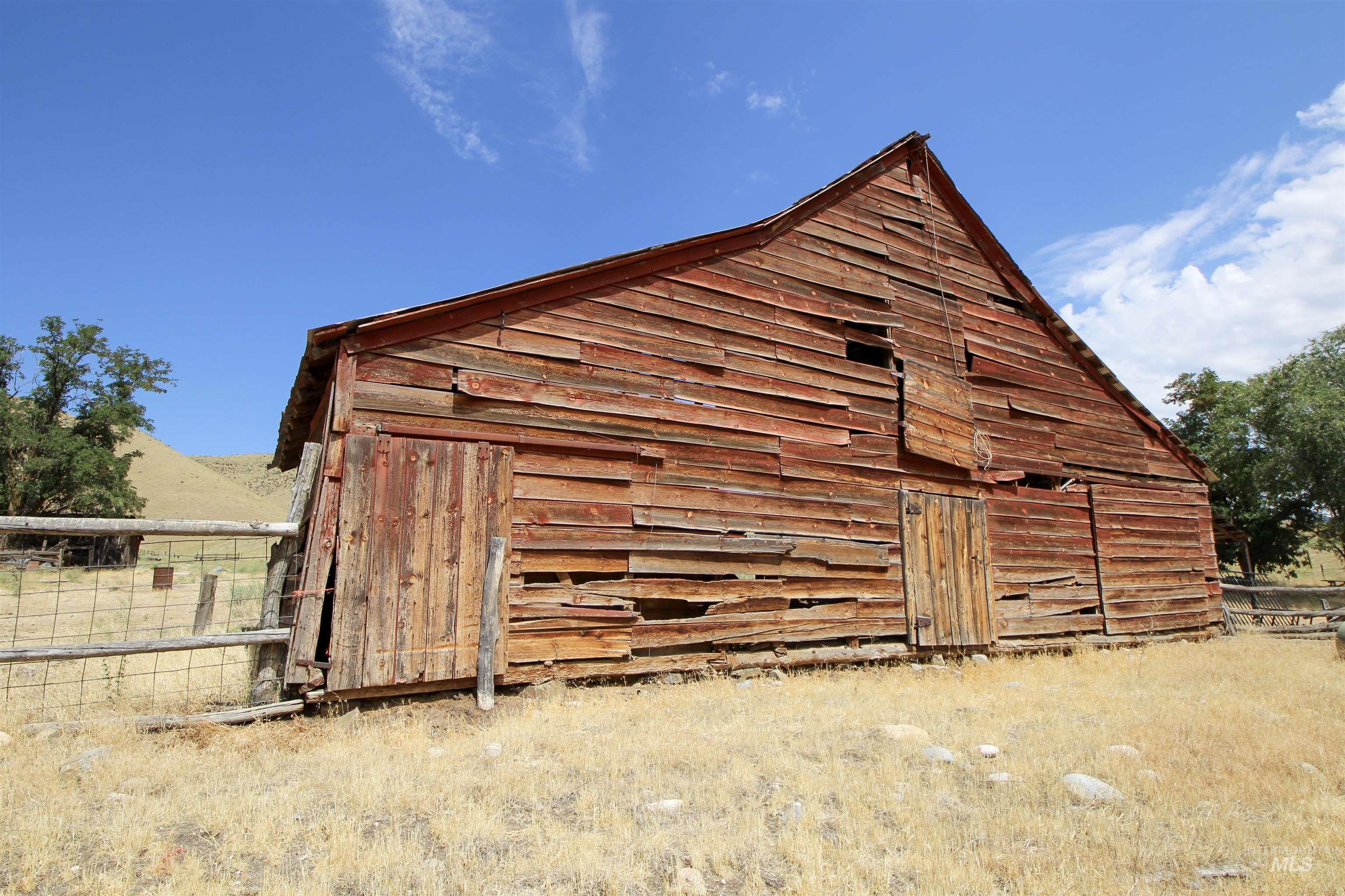 5208 Highway 52, Horseshoe Bend, Idaho 83629, 2 Bedrooms, 1 Bathroom, Residential For Sale, Price $799,900, 98959402