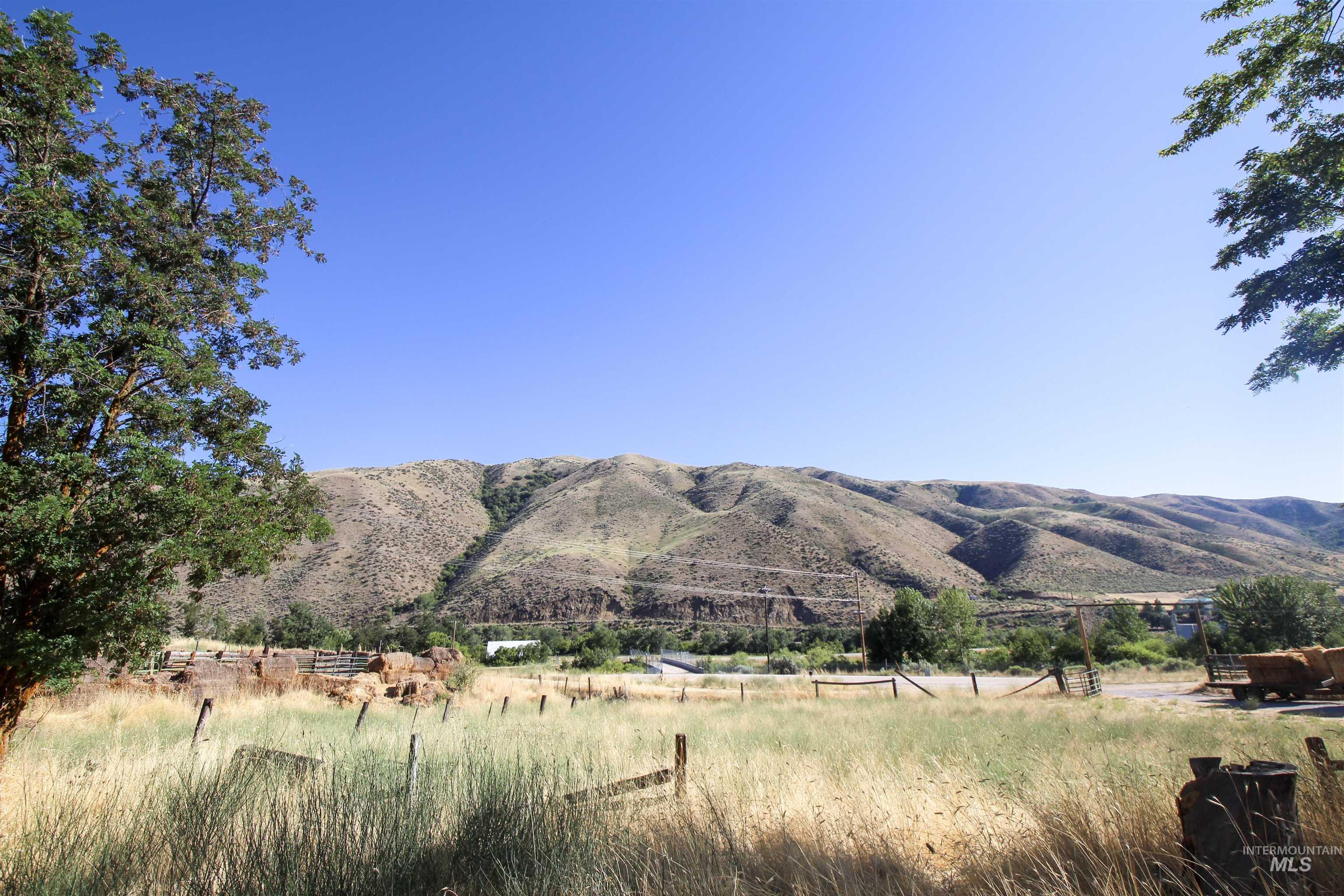 5208 Highway 52, Horseshoe Bend, Idaho 83629, 2 Bedrooms, 1 Bathroom, Residential For Sale, Price $799,900, 98959402