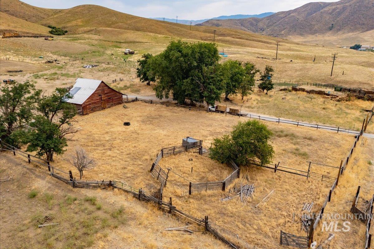 5208 Highway 52, Horseshoe Bend, Idaho 83629, 2 Bedrooms, 1 Bathroom, Residential For Sale, Price $799,900, 98959402