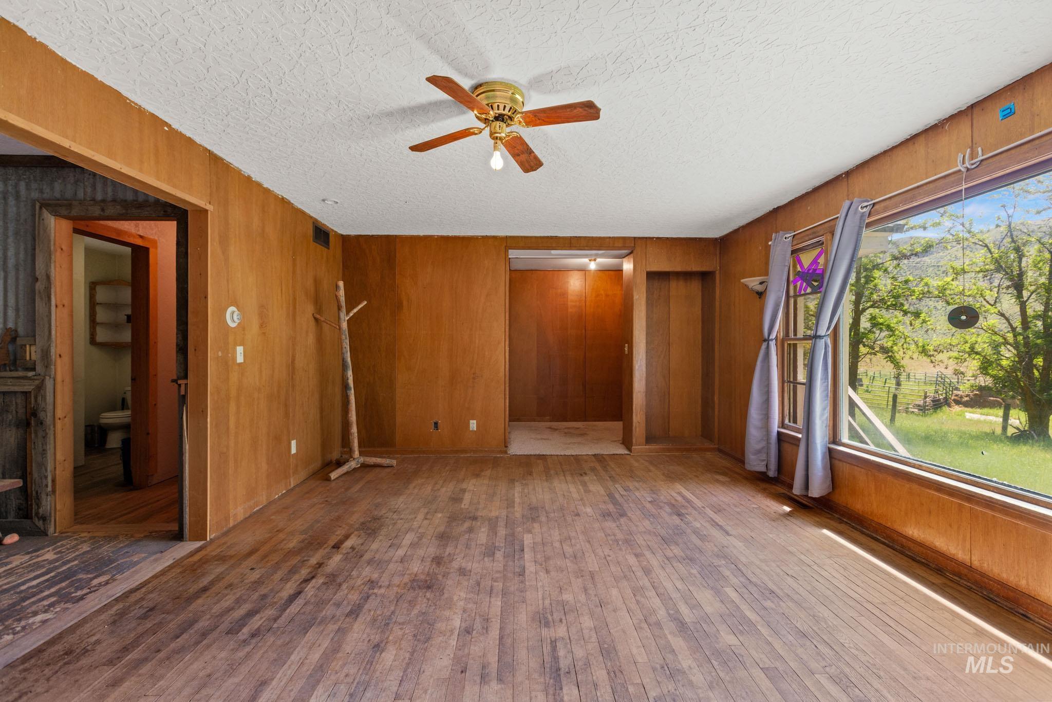 5208 Highway 52, Horseshoe Bend, Idaho 83629, 2 Bedrooms, 1 Bathroom, Residential For Sale, Price $799,900, 98959402