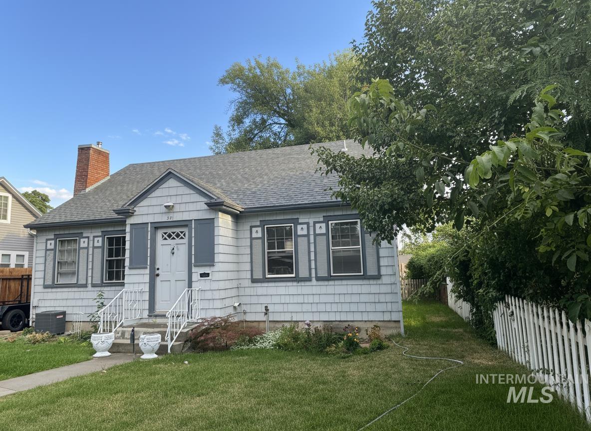 351 7th Avenue North, Twin Falls, Idaho 83301, 3 Bedrooms, 2 Bathrooms, Residential For Sale, Price $250,000, 98959403