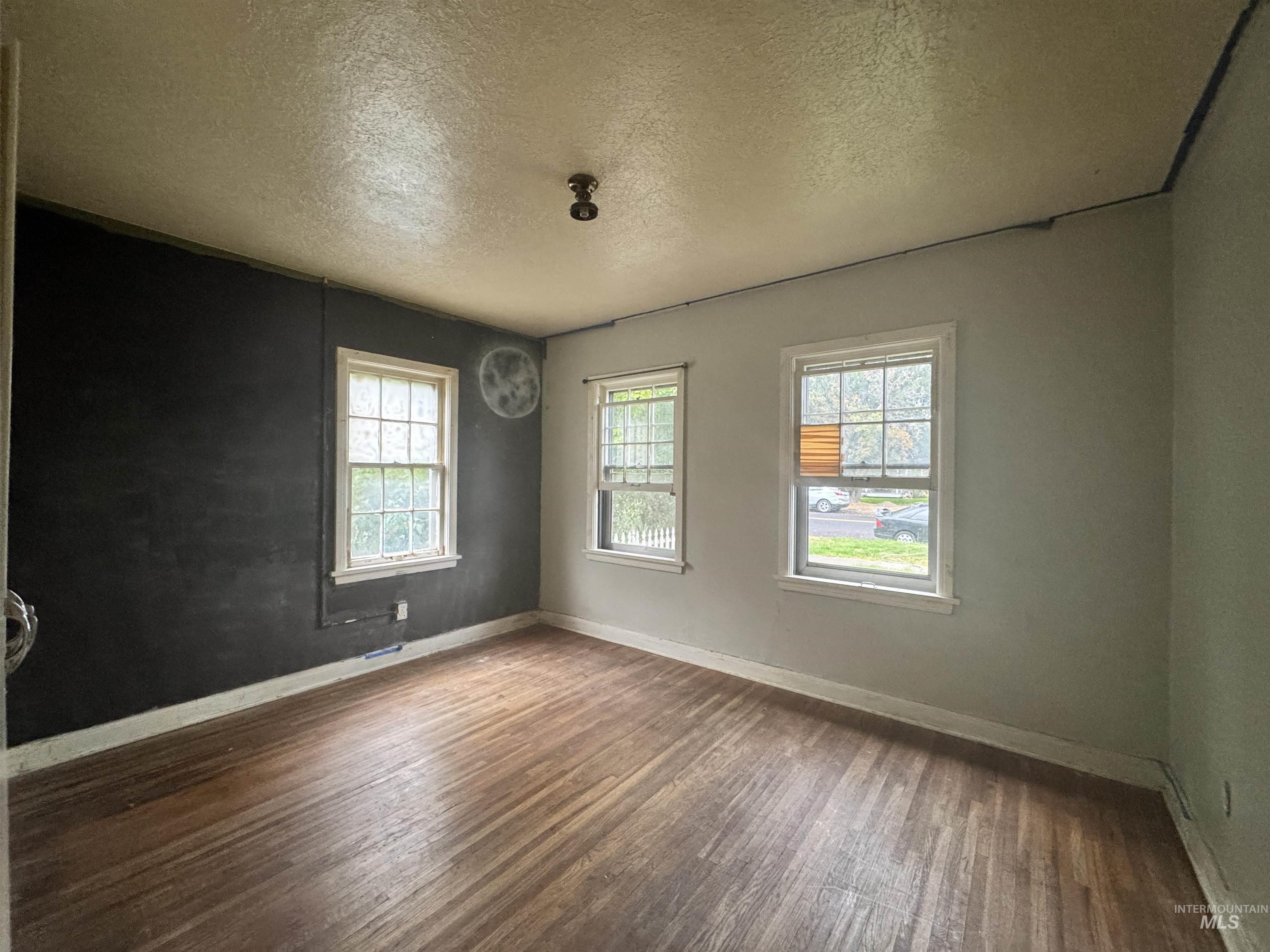 351 7th Avenue North, Twin Falls, Idaho 83301, 3 Bedrooms, 2 Bathrooms, Residential For Sale, Price $250,000, 98959403