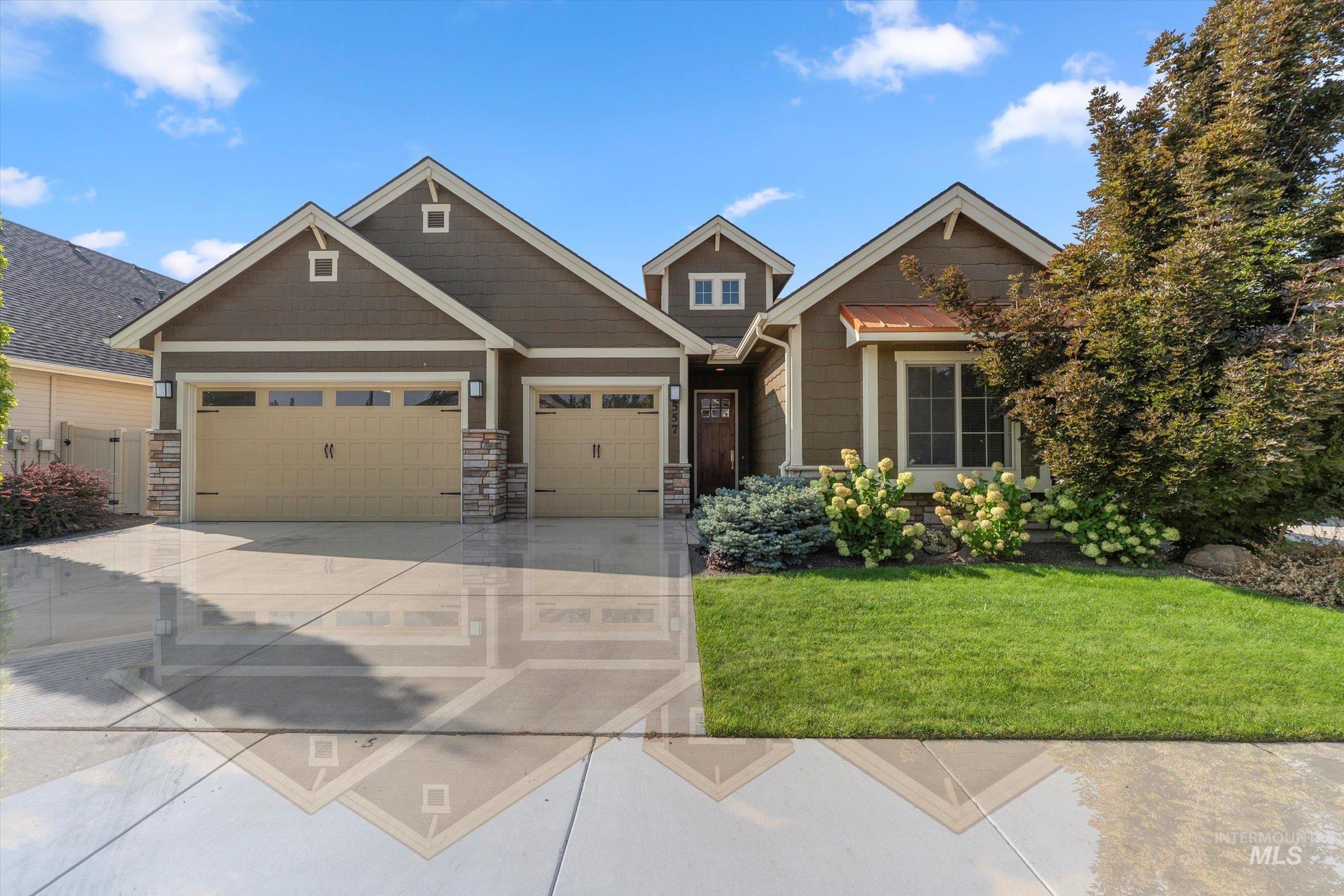 557 E Merino Street, Kuna, Idaho 83634, 3 Bedrooms, 2.5 Bathrooms, Residential For Sale, Price $599,000,MLS 98959420