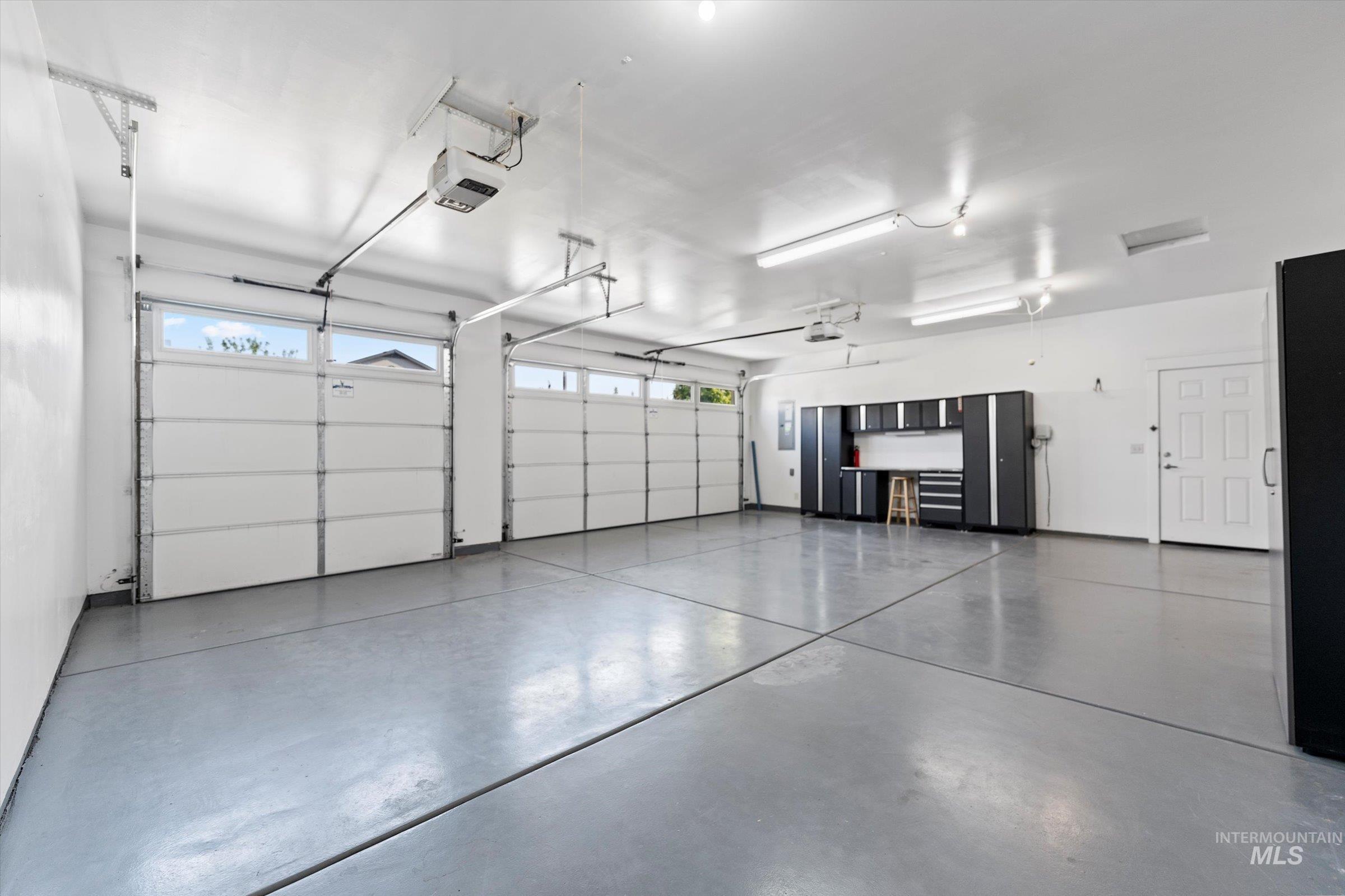 557 E Merino Street, Kuna, Idaho 83634, 3 Bedrooms, 2.5 Bathrooms, Residential For Sale, Price $599,000,MLS 98959420