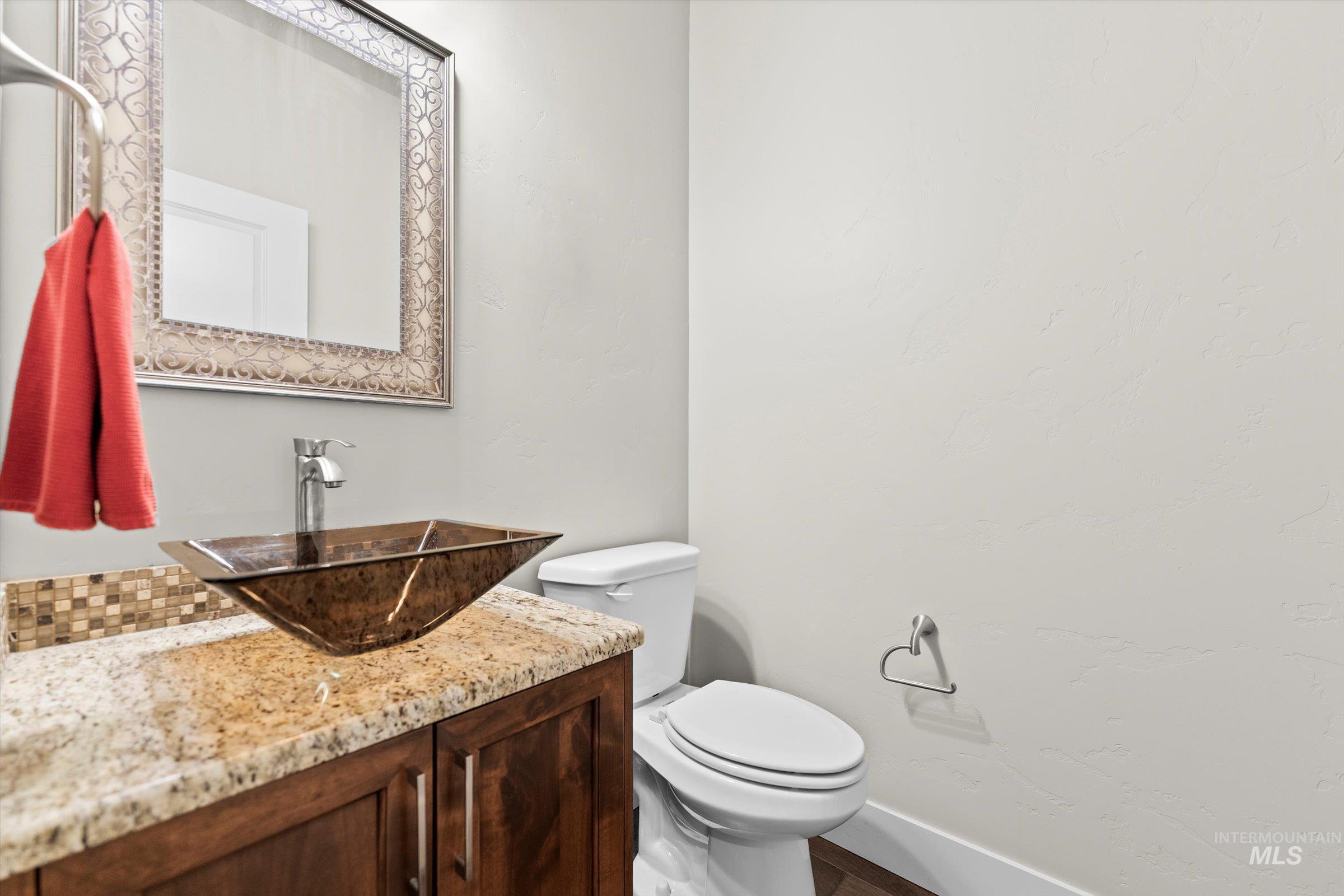 557 E Merino Street, Kuna, Idaho 83634, 3 Bedrooms, 2.5 Bathrooms, Residential For Sale, Price $599,000,MLS 98959420