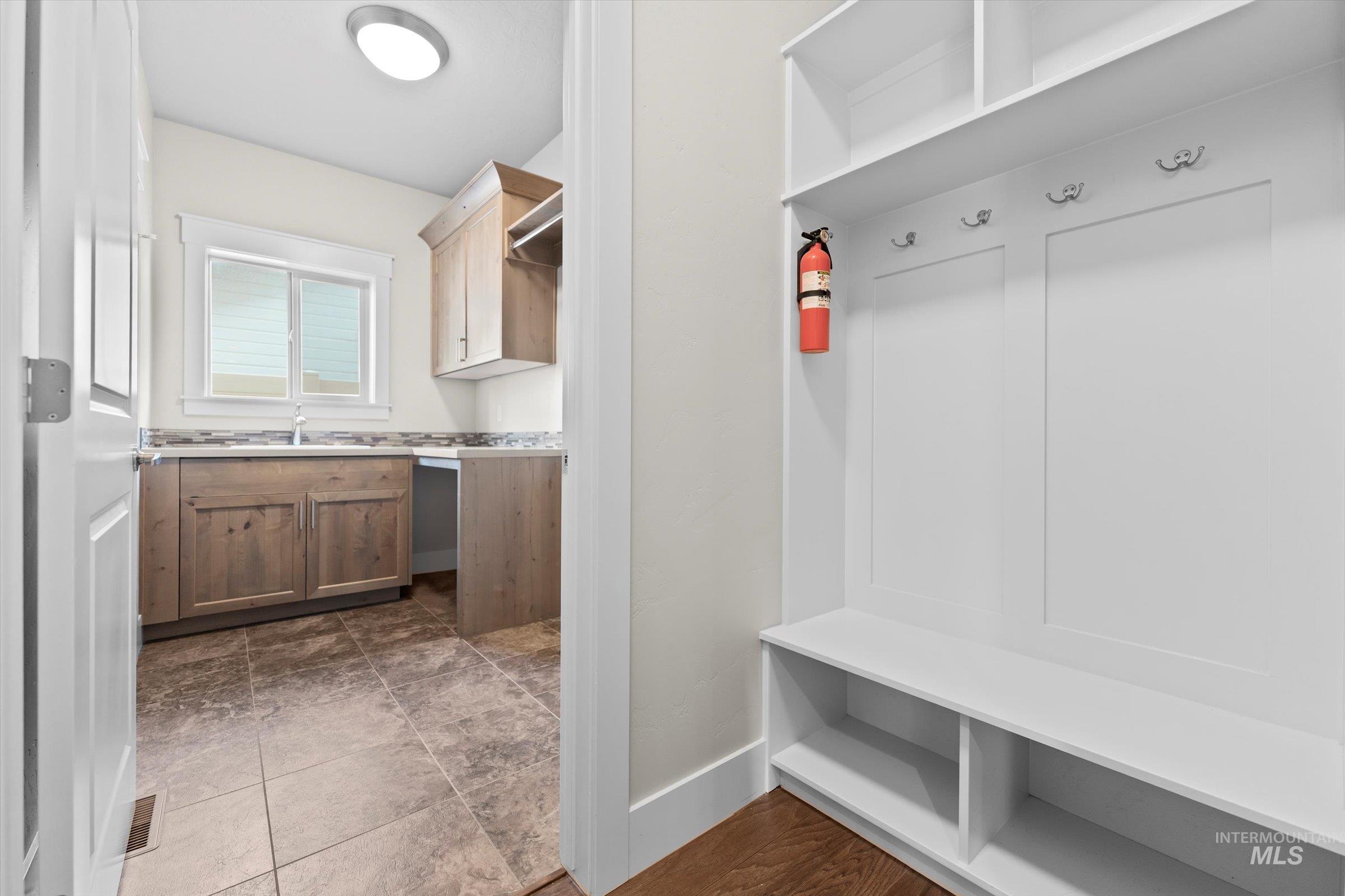 557 E Merino Street, Kuna, Idaho 83634, 3 Bedrooms, 2.5 Bathrooms, Residential For Sale, Price $599,000,MLS 98959420