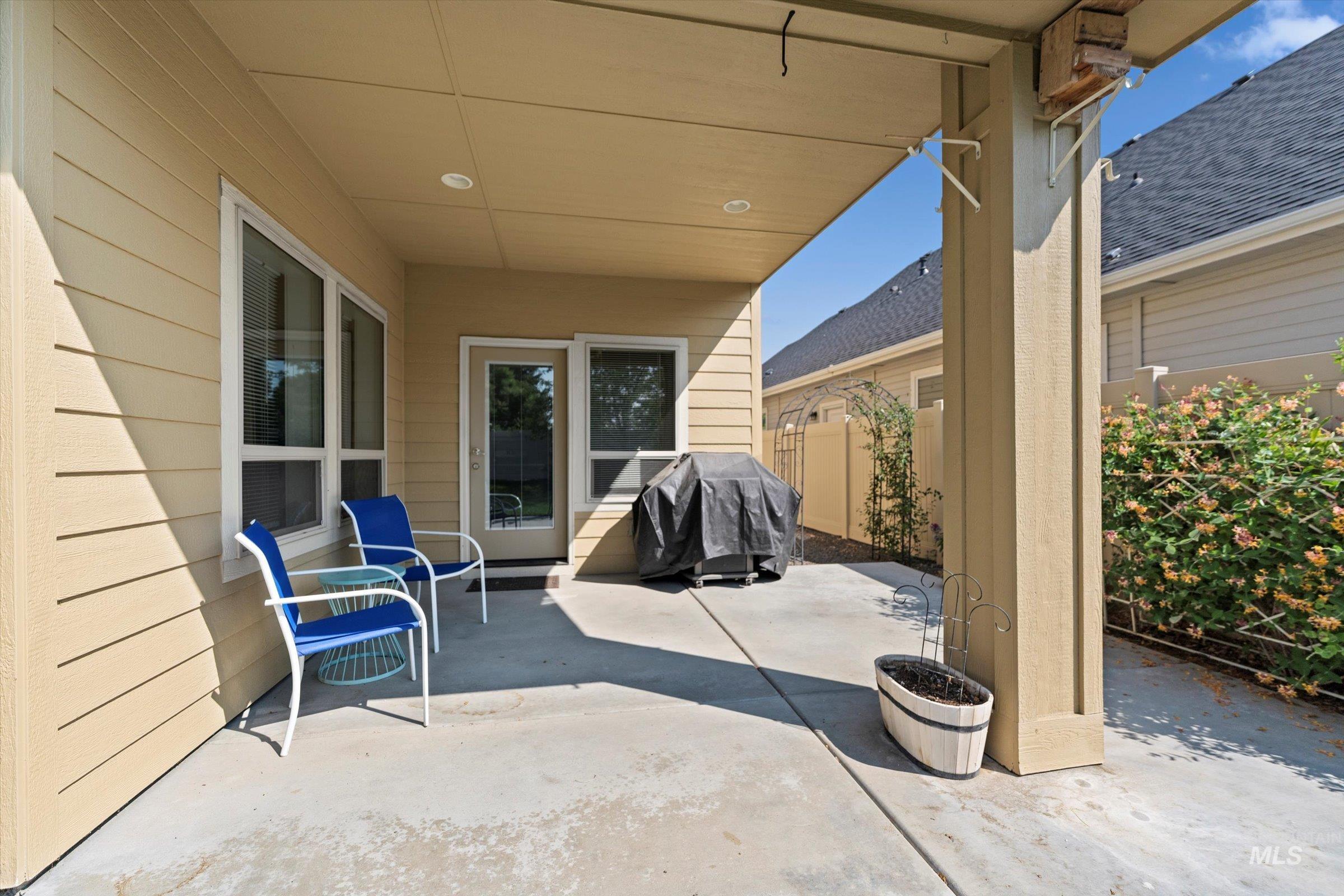 557 E Merino Street, Kuna, Idaho 83634, 3 Bedrooms, 2.5 Bathrooms, Residential For Sale, Price $599,000,MLS 98959420