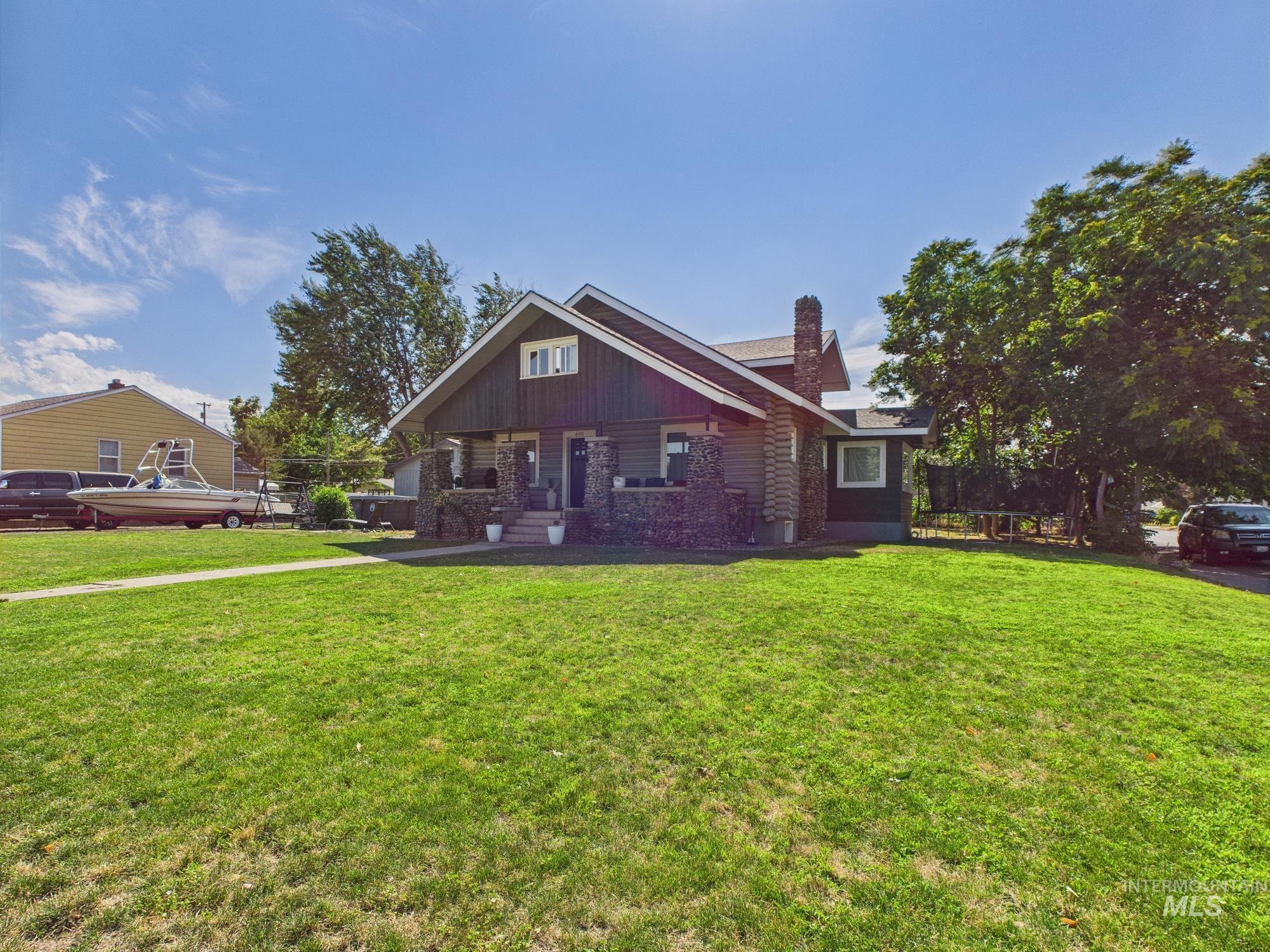 600 12th St, Clarkston, Washington 99403, 6 Bedrooms, 3 Bathrooms, Residential For Sale, Price $429,000,MLS 98959422