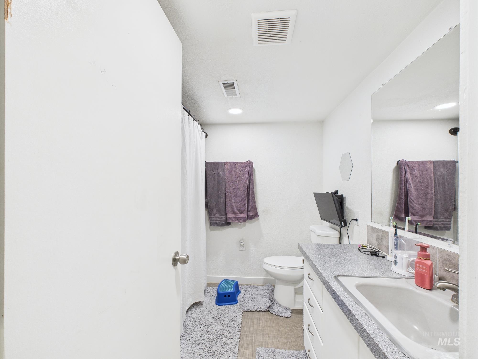 600 12th St, Clarkston, Washington 99403, 6 Bedrooms, 3 Bathrooms, Residential For Sale, Price $429,000,MLS 98959422