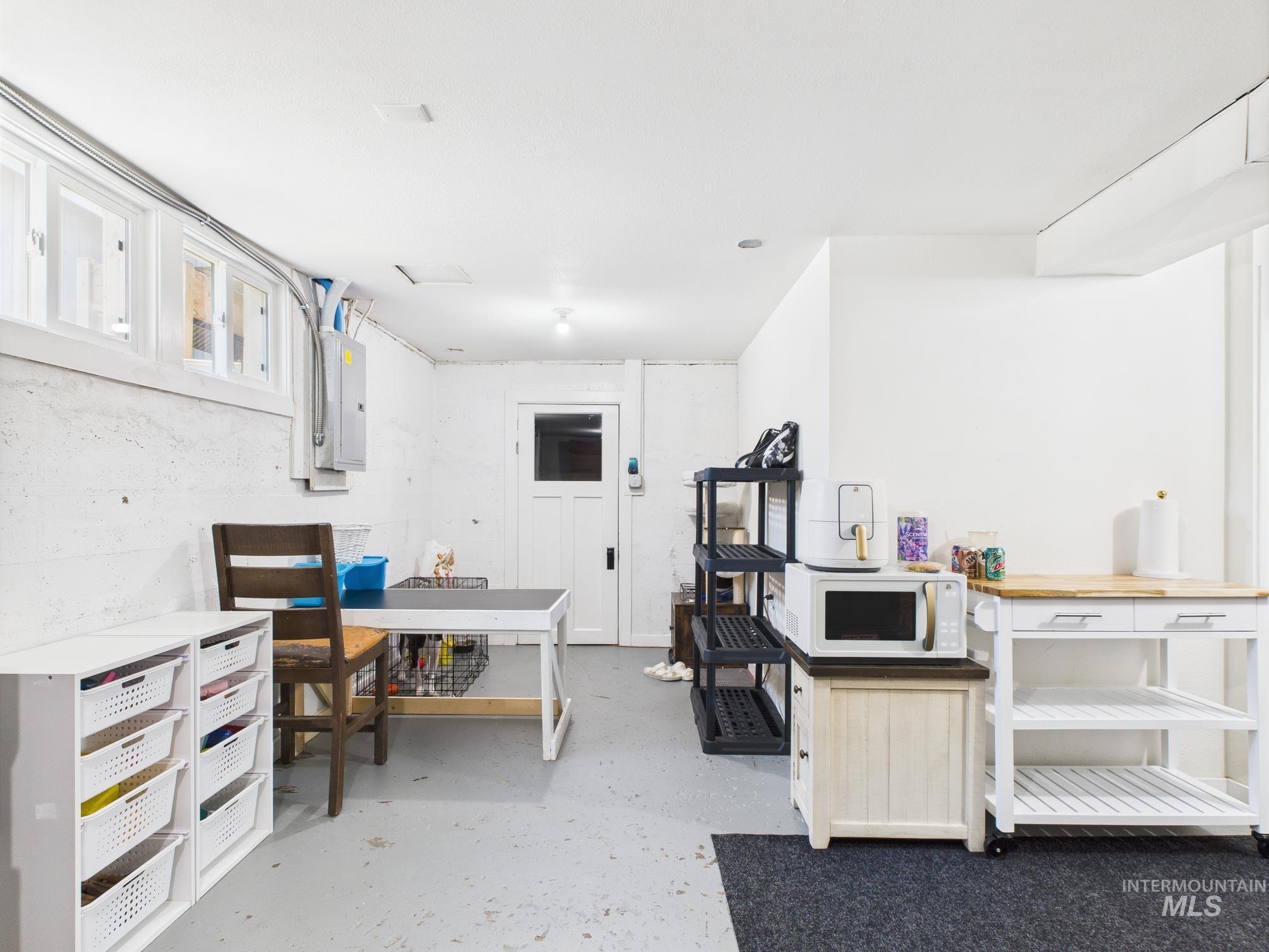 600 12th St, Clarkston, Washington 99403, 6 Bedrooms, 3 Bathrooms, Residential For Sale, Price $429,000,MLS 98959422