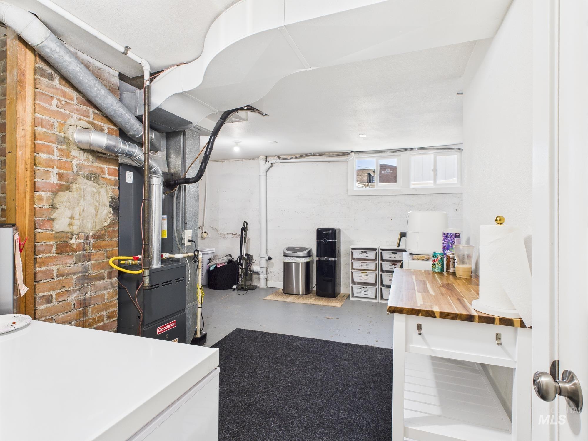 600 12th St, Clarkston, Washington 99403, 6 Bedrooms, 3 Bathrooms, Residential For Sale, Price $429,000,MLS 98959422