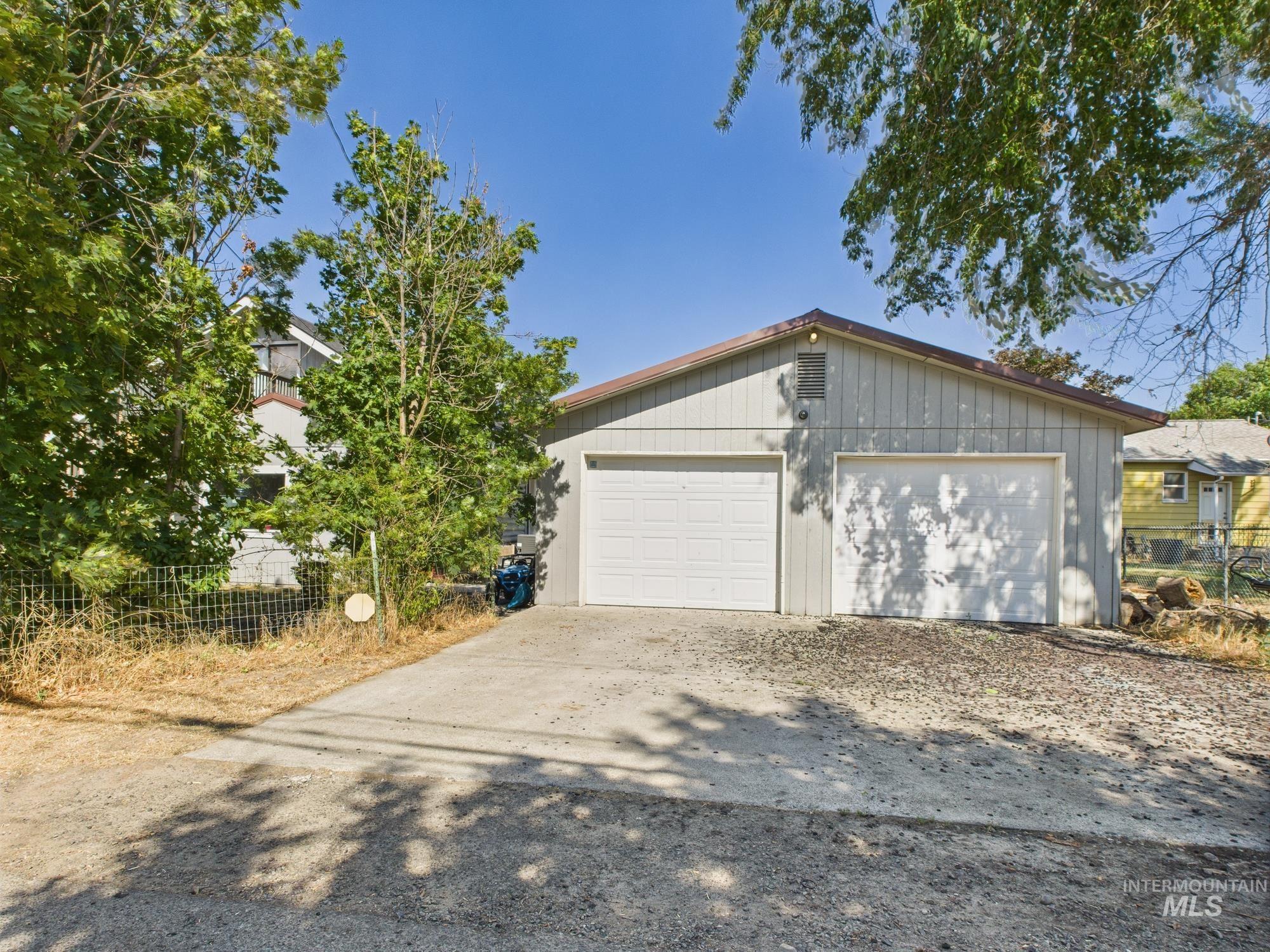 600 12th St, Clarkston, Washington 99403, 6 Bedrooms, 3 Bathrooms, Residential For Sale, Price $429,000,MLS 98959422