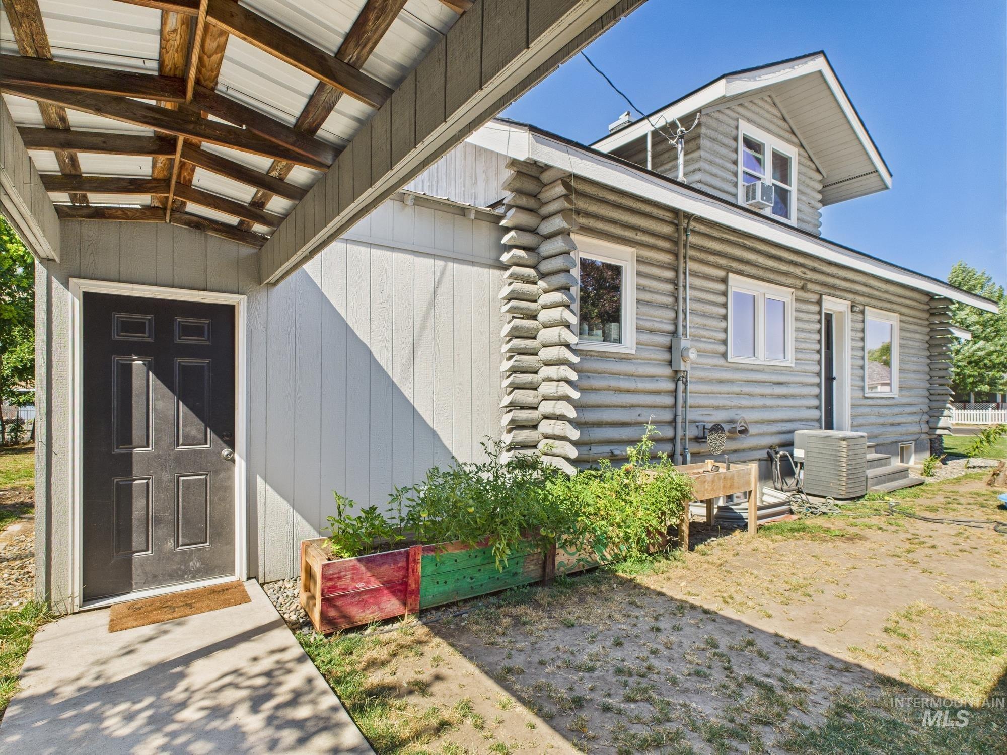 600 12th St, Clarkston, Washington 99403, 6 Bedrooms, 3 Bathrooms, Residential For Sale, Price $429,000,MLS 98959422