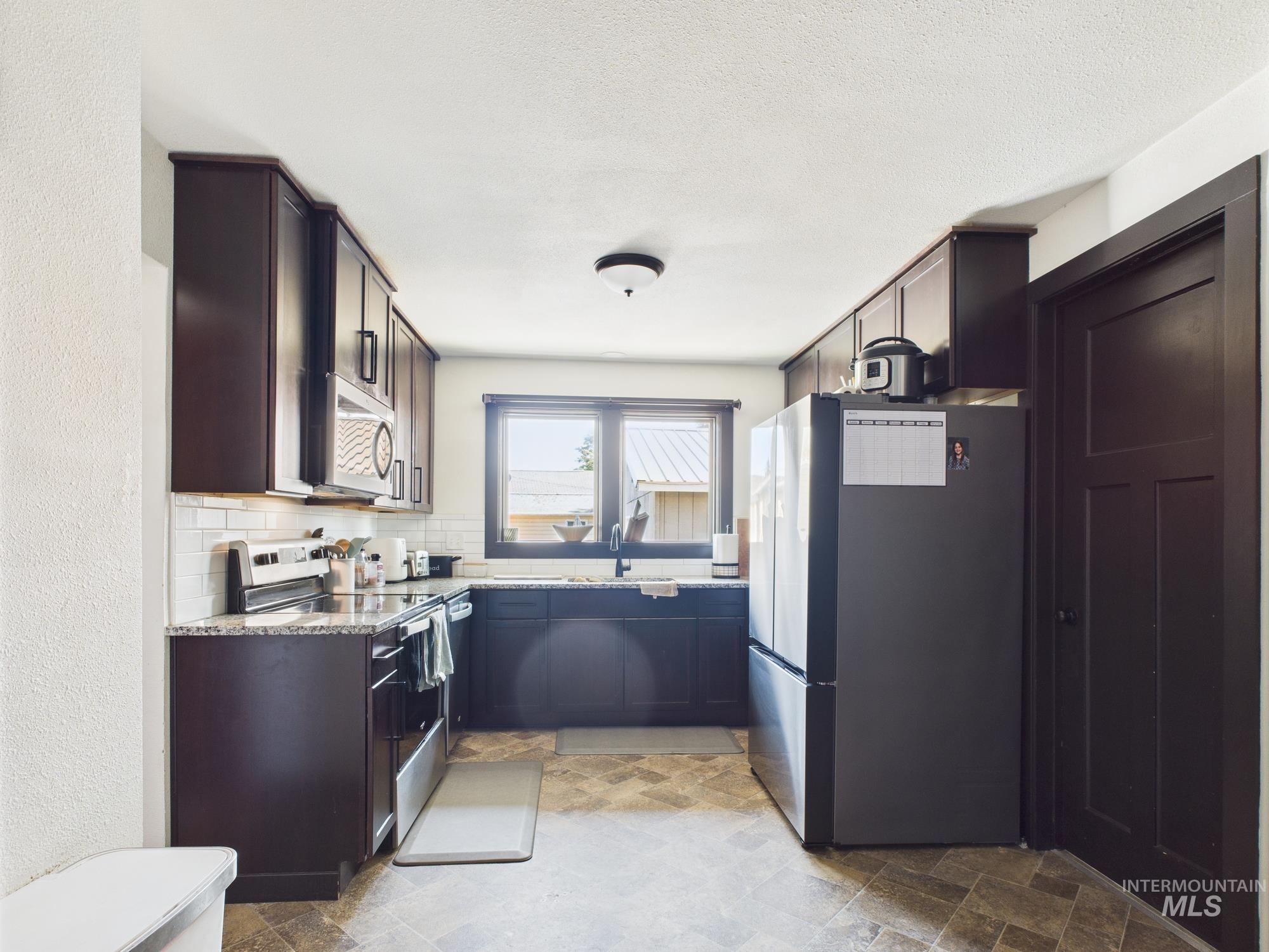 600 12th St, Clarkston, Washington 99403, 6 Bedrooms, 3 Bathrooms, Residential For Sale, Price $429,000,MLS 98959422