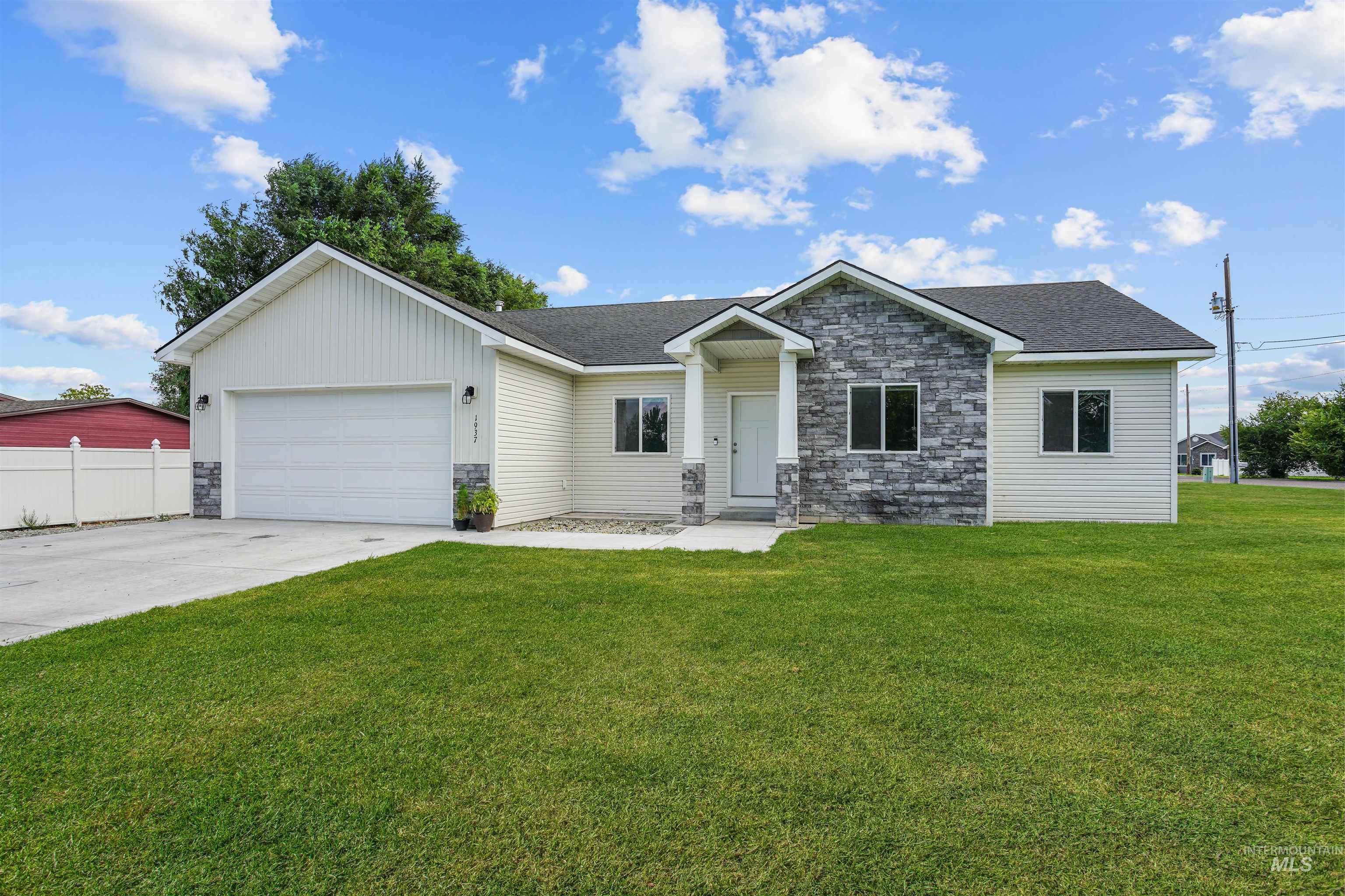 1937 15th Street, Heyburn, Idaho 83336, 4 Bedrooms, 2 Bathrooms, Residential For Sale, Price $355,000,MLS 98959469