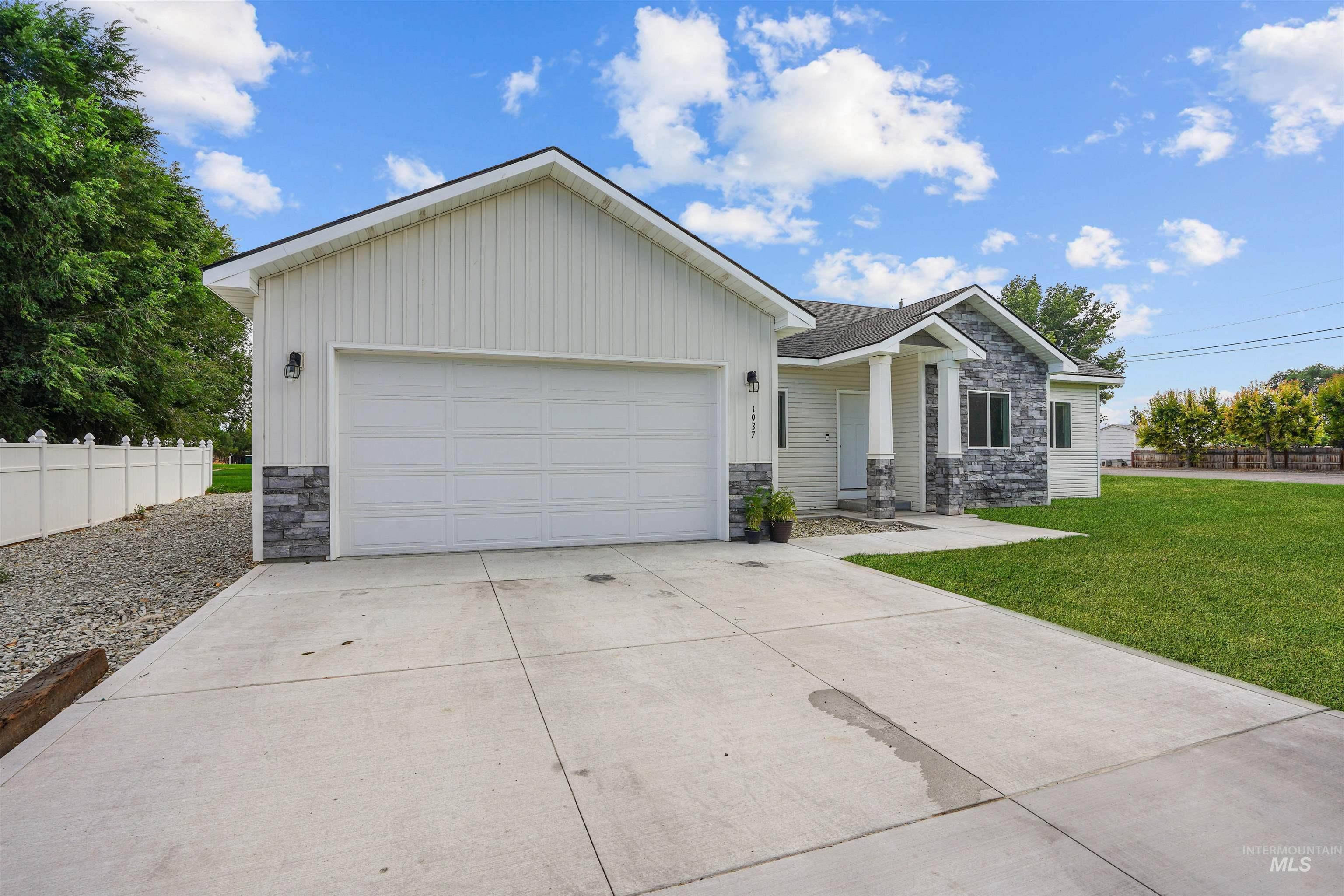 1937 15th Street, Heyburn, Idaho 83336, 4 Bedrooms, 2 Bathrooms, Residential For Sale, Price $355,000,MLS 98959469