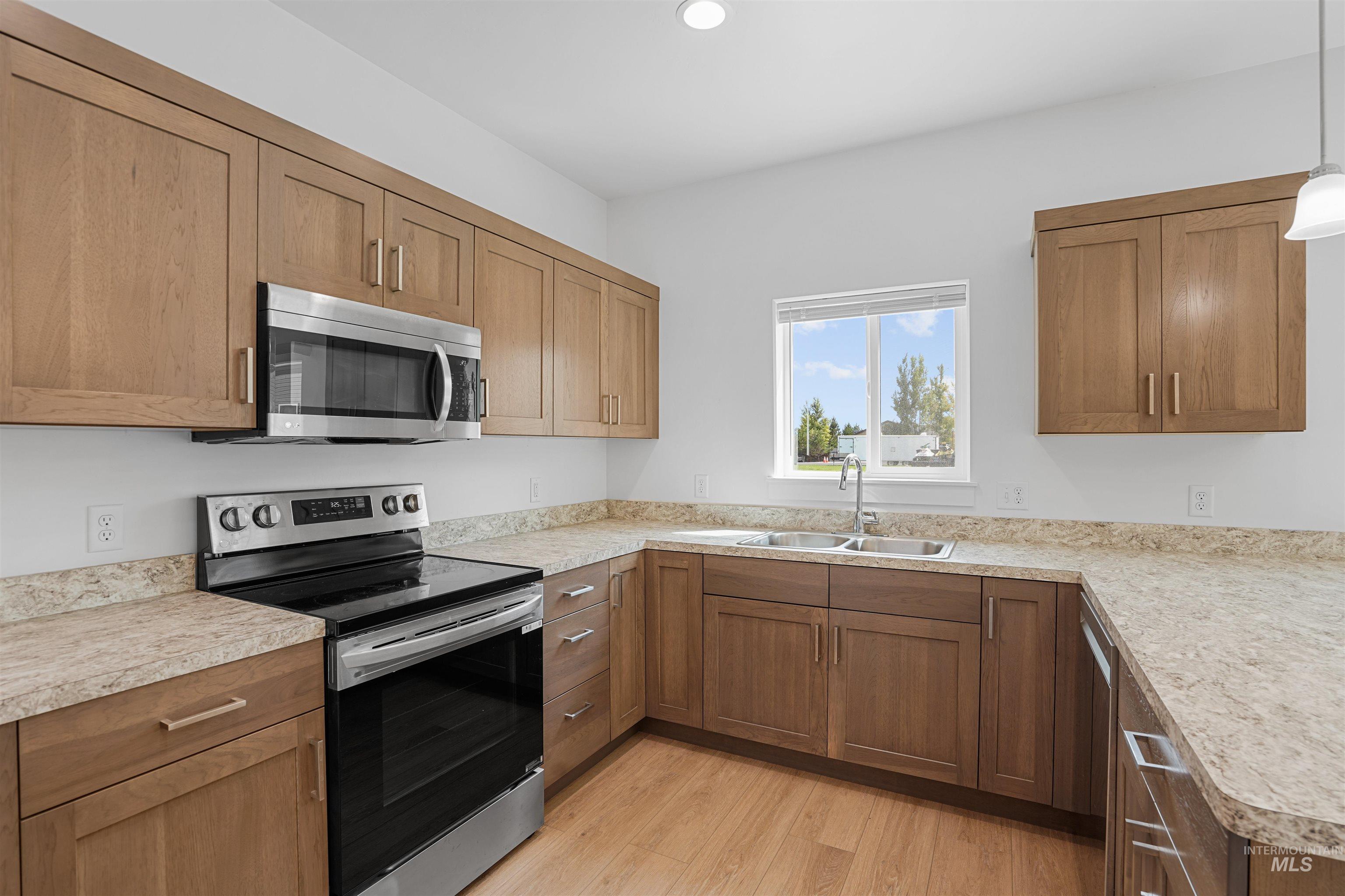 1937 15th Street, Heyburn, Idaho 83336, 4 Bedrooms, 2 Bathrooms, Residential For Sale, Price $355,000,MLS 98959469