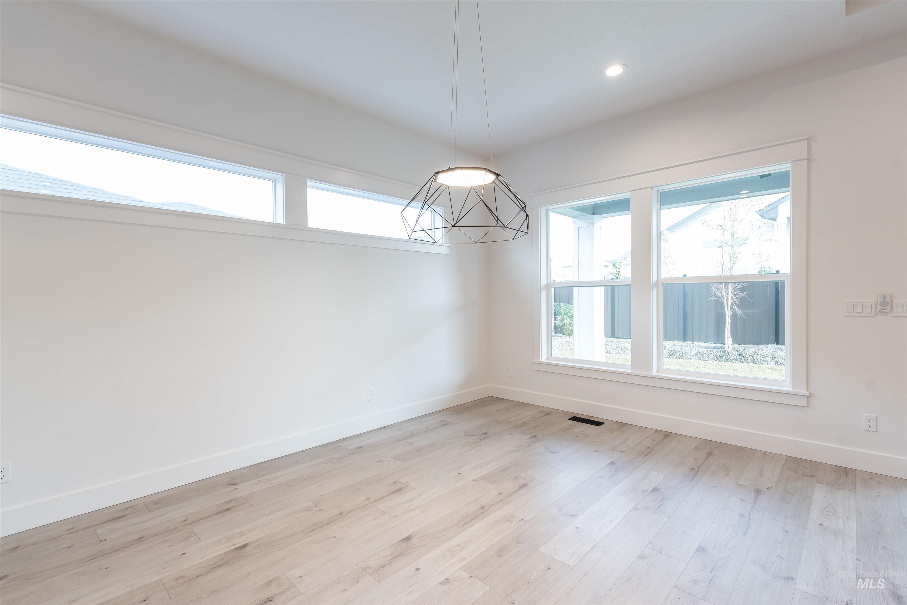 1948 E Phenomenal St., Meridian, Idaho 83642, 3 Bedrooms, 2 Bathrooms, Residential For Sale, Price $599,900,MLS 98959498