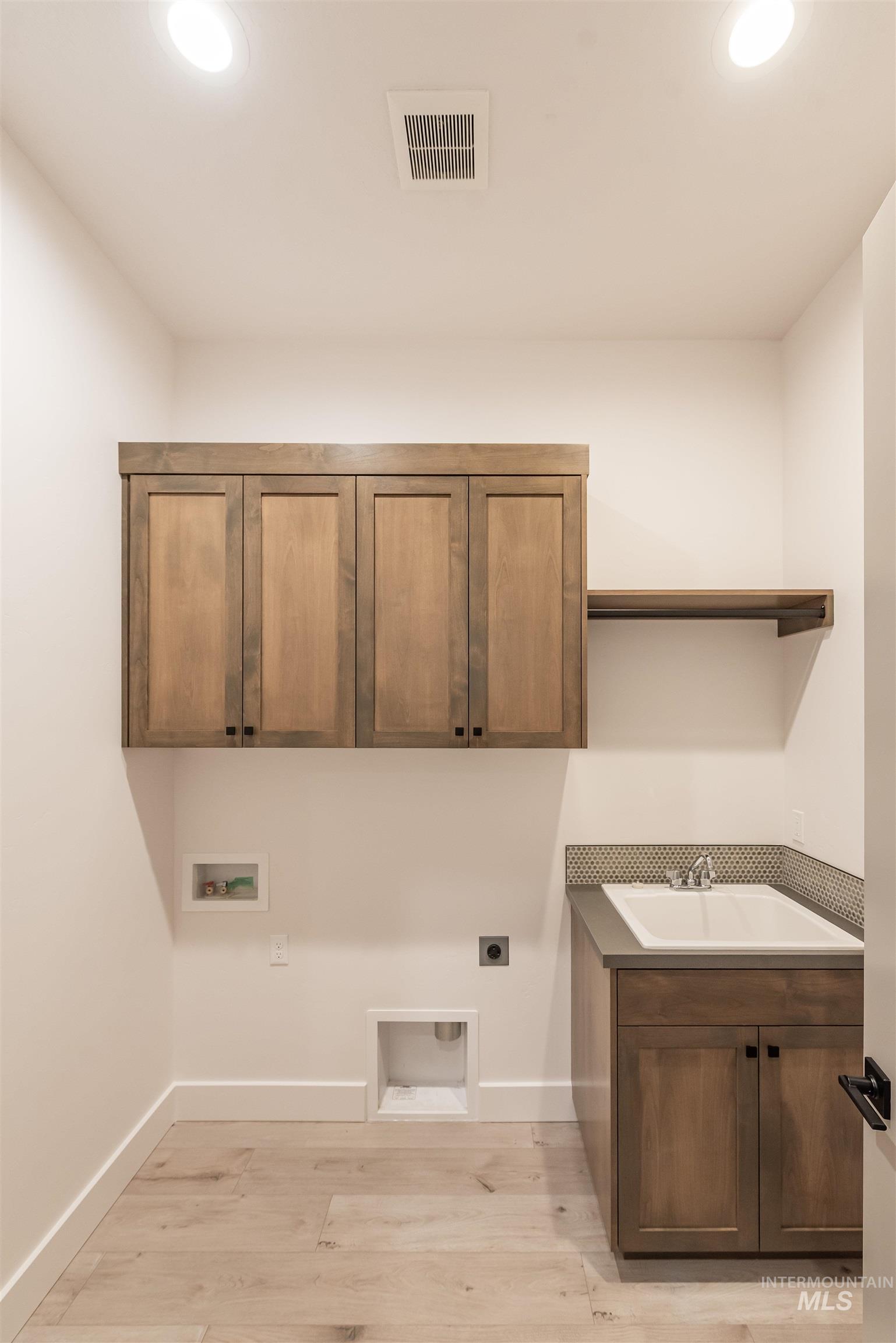 1948 E Phenomenal St., Meridian, Idaho 83642, 3 Bedrooms, 2 Bathrooms, Residential For Sale, Price $599,900,MLS 98959498