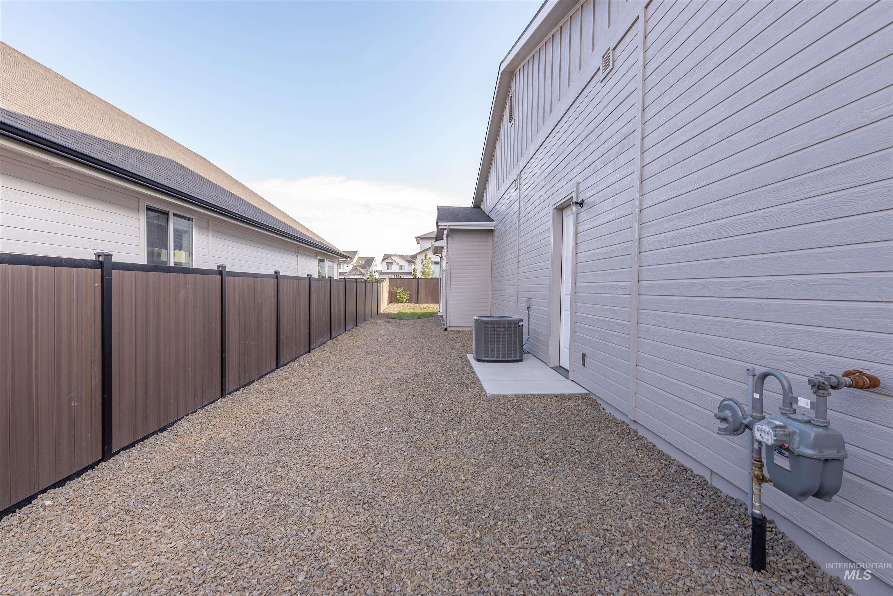 1948 E Phenomenal St., Meridian, Idaho 83642, 3 Bedrooms, 2 Bathrooms, Residential For Sale, Price $599,900,MLS 98959498