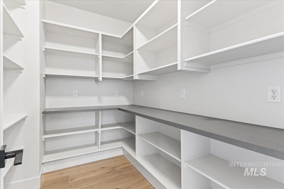 6731 N Magic Mallard Ave, Meridian, Idaho 83646, 4 Bedrooms, 4.5 Bathrooms, Residential For Sale, Price $719,900,MLS 98959537