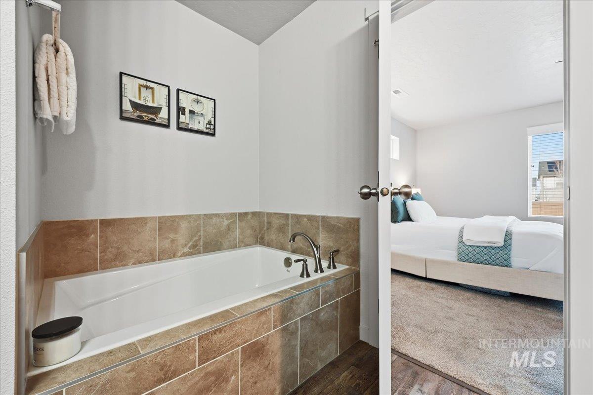 9178 W Stonewood Drive, Boise, Idaho 83709, 4 Bedrooms, 2.5 Bathrooms, Residential For Sale, Price $500,000,MLS 98959621